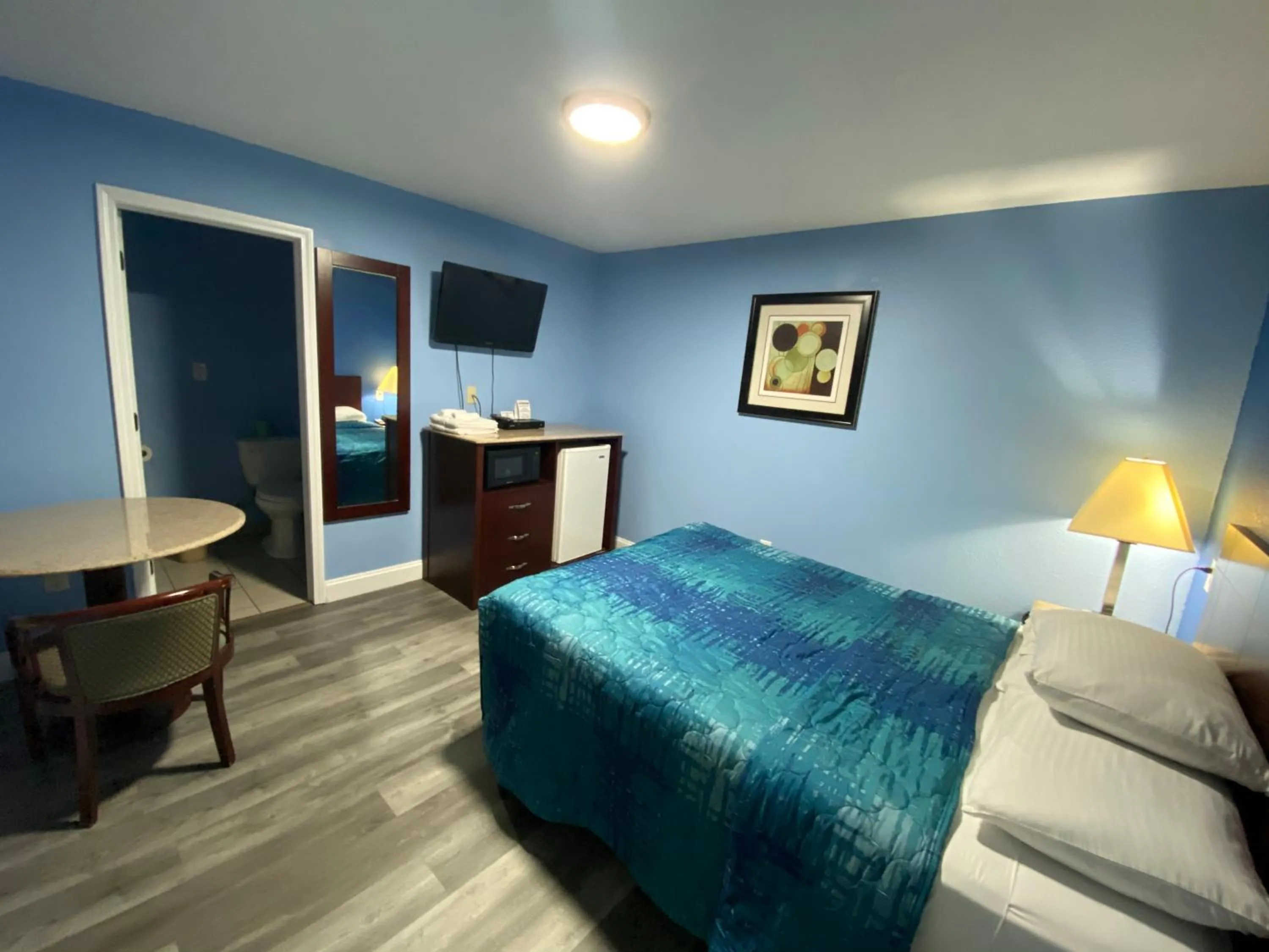 Bed in Red Carpet Inn & Suites Wrightstown