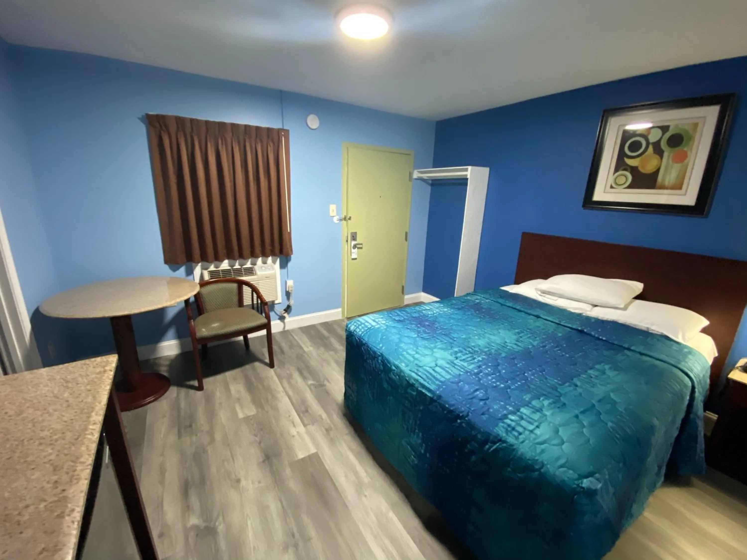 Bed in Red Carpet Inn & Suites Wrightstown