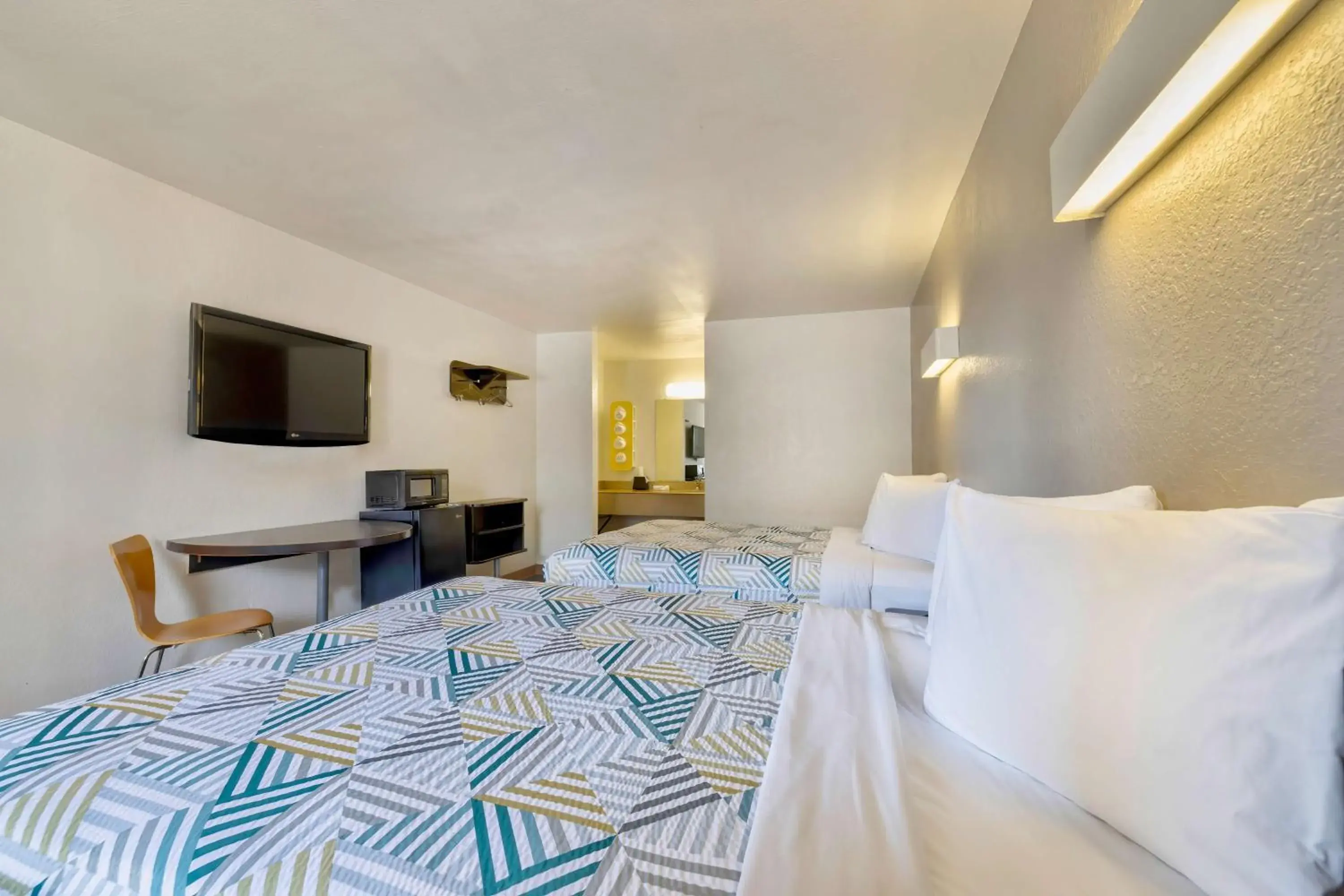 Bedroom, Bed in Motel 6-Bryan, TX - College Station Bedroom, Bed in Motel 6-Bryan, TX - College Station