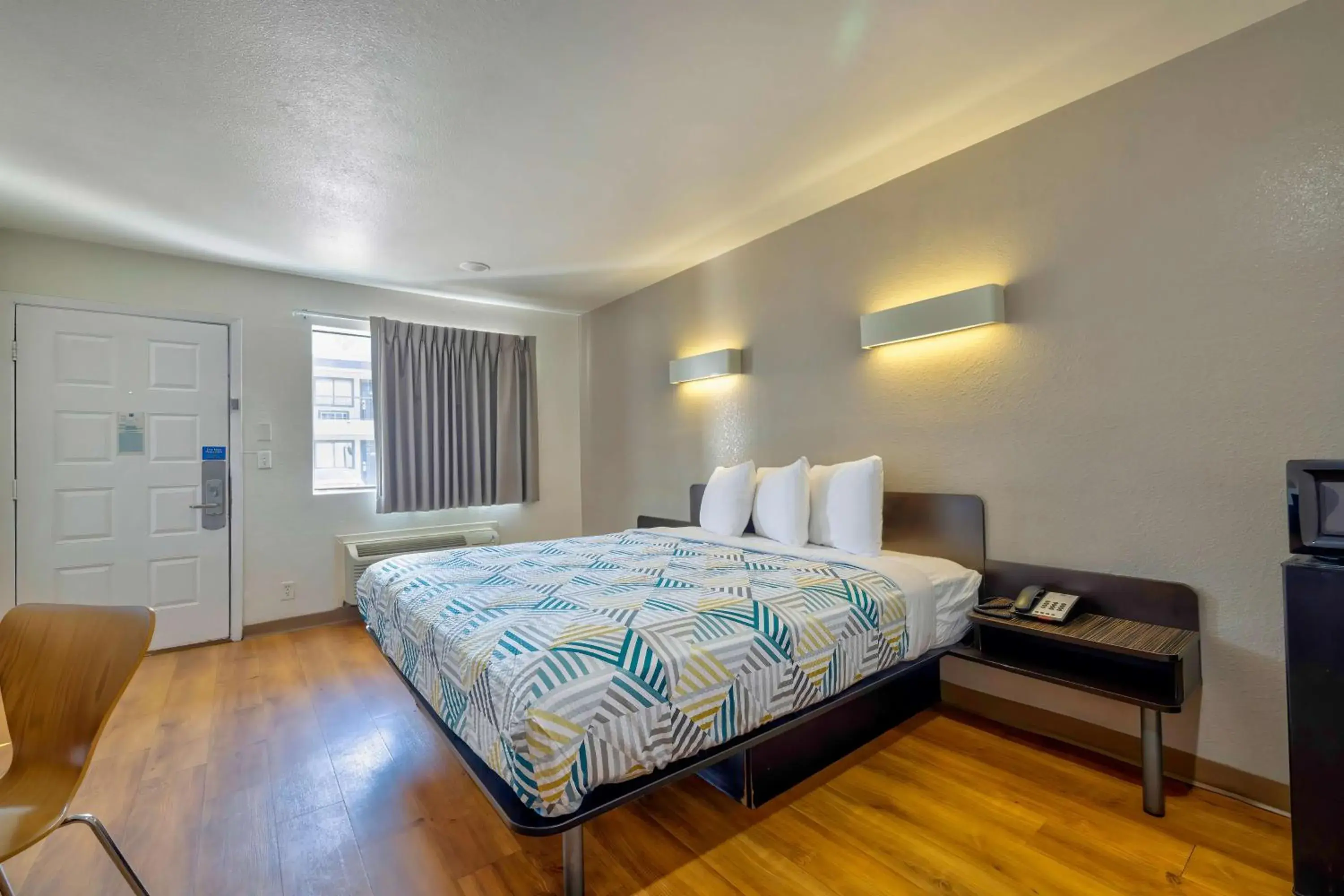 Bedroom, Bed in Motel 6-Bryan, TX - College Station Bedroom, Bed in Motel 6-Bryan, TX - College Station