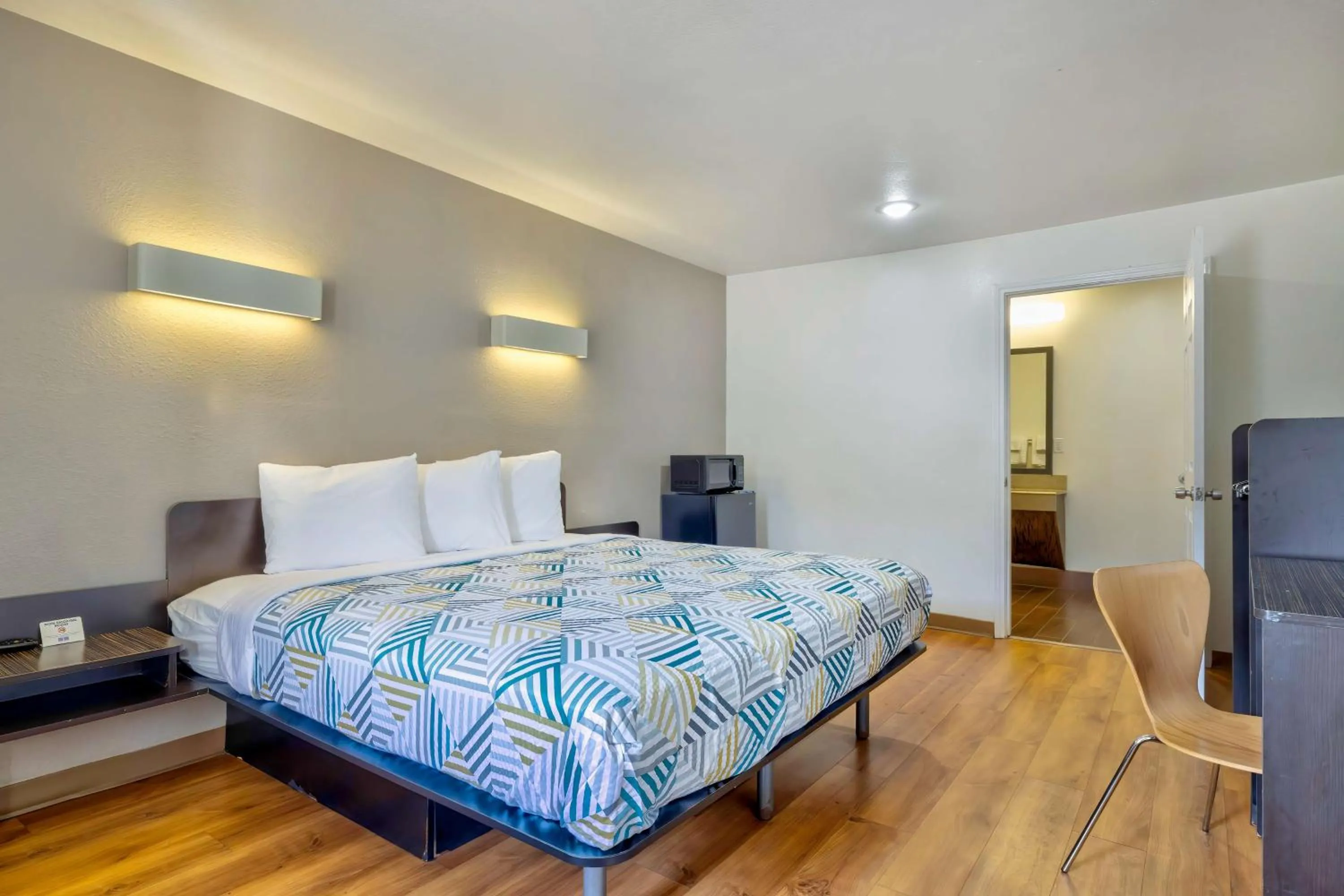 Bedroom, Bed in Motel 6-Bryan, TX - College Station