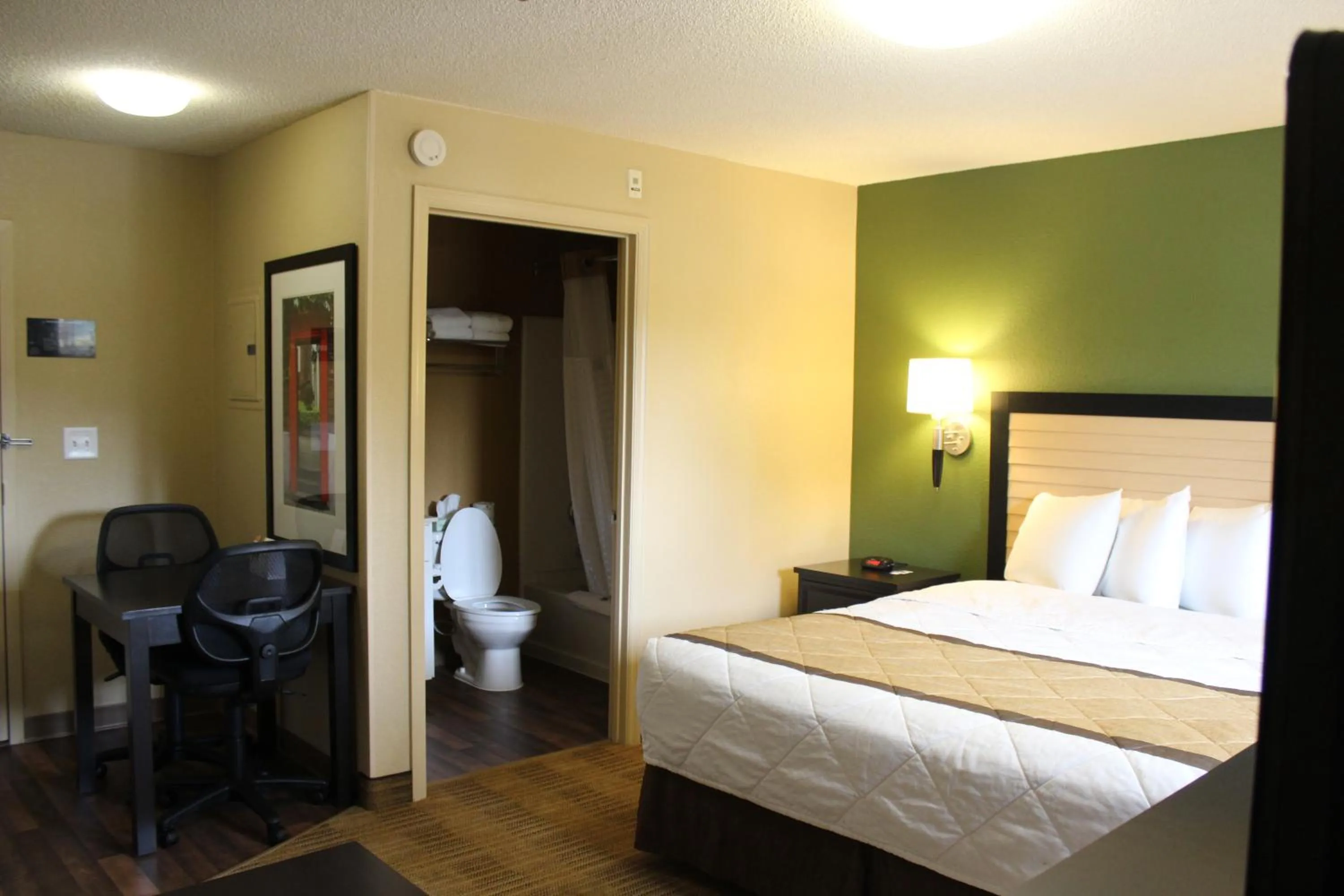 Area and facilities, Bed in Extended Stay America Select Suites - Chesapeake - Churchland Blvd