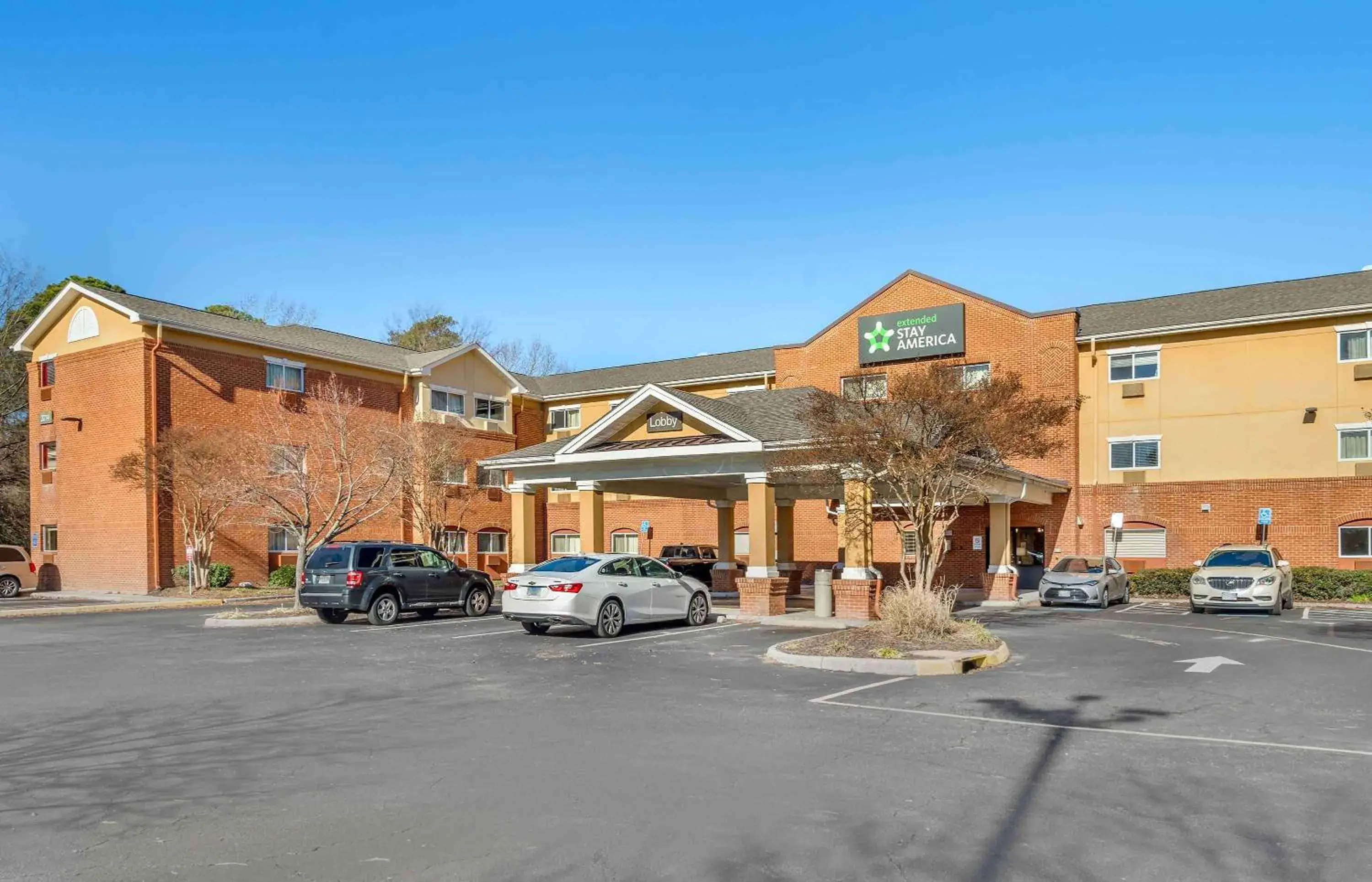 Property building in Extended Stay America Select Suites - Chesapeake - Churchland Blvd Property building in Extended Stay America Select Suites - Chesapeake - Churchland Blvd