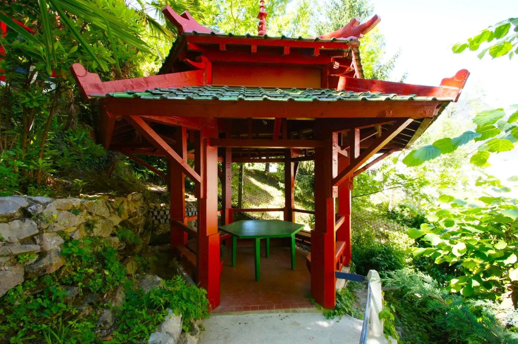 Garden in Hôtel Christina Lourdes