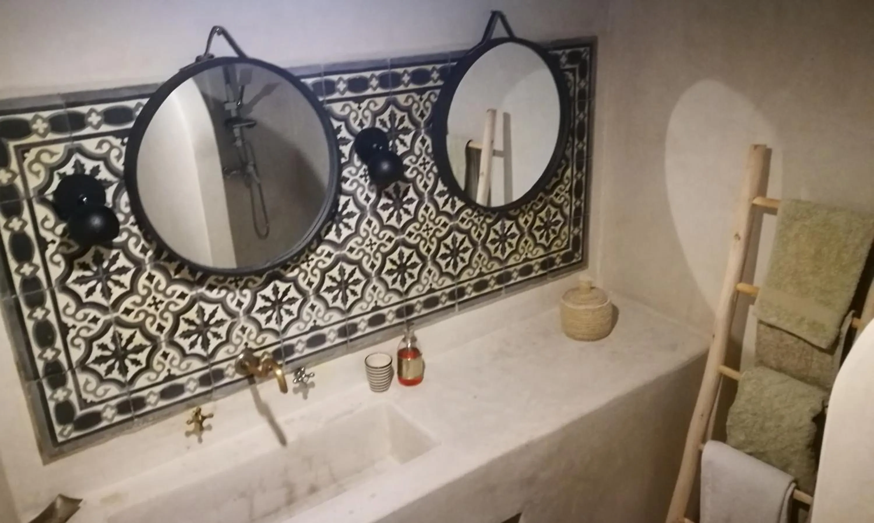 Bathroom in Riad Bab aylen - Piscine Roof Top chauffée