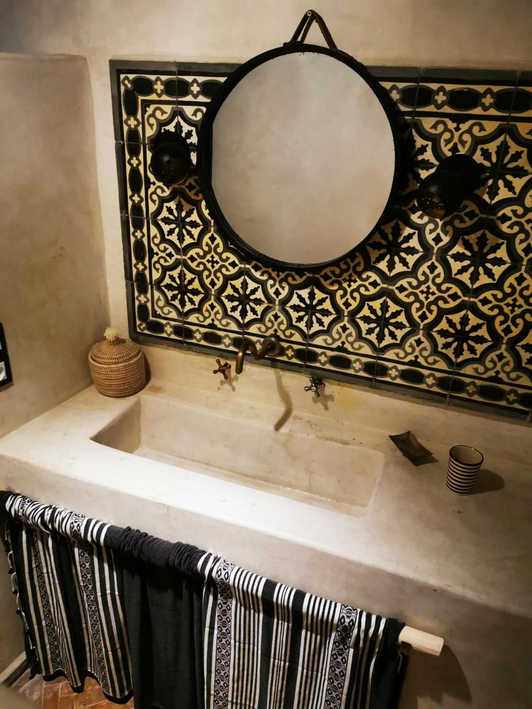 Bathroom in Riad Bab aylen - Piscine Roof Top chauffée