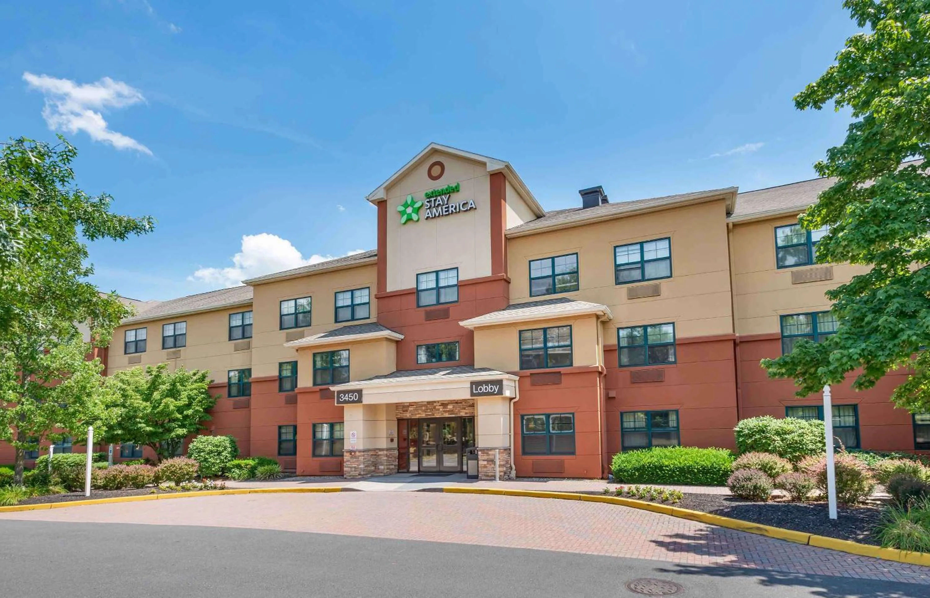 Property building in Extended Stay America Suites - Princeton - West Windsor