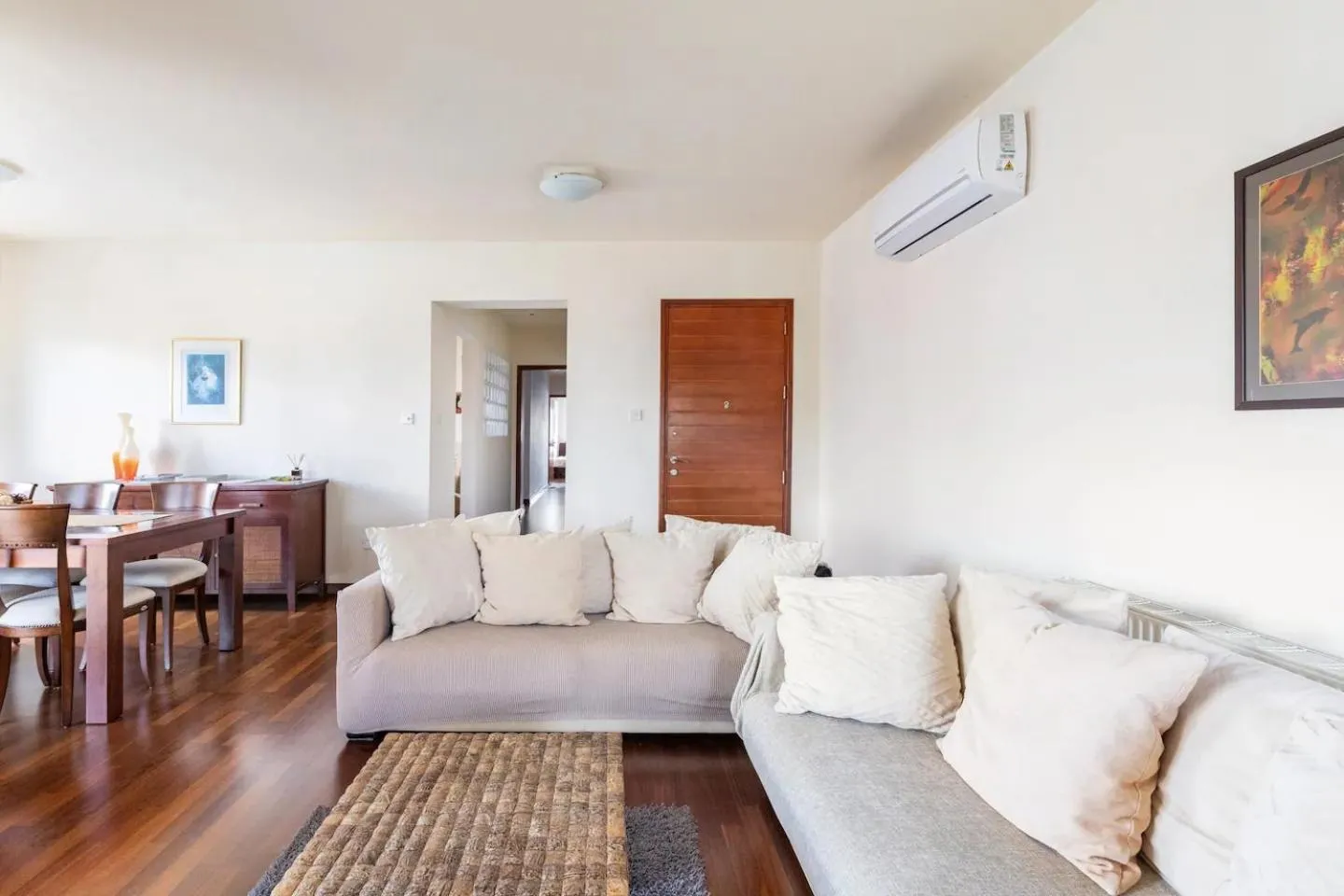 Living room in Warm Residence in the heart of the City Center - Balcony & view