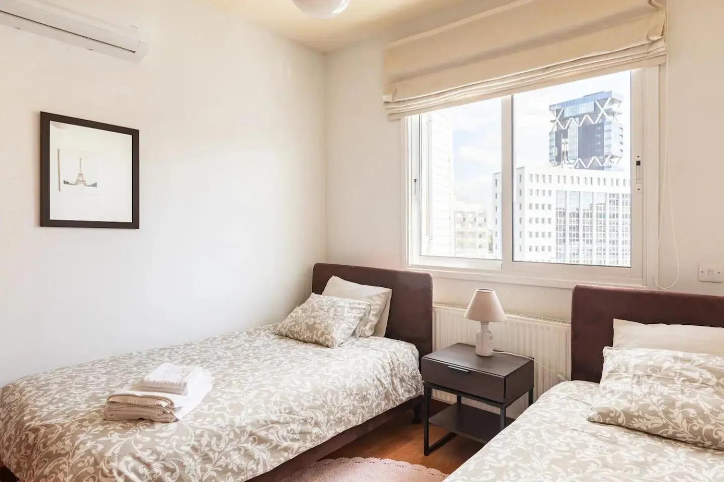 Bed in Warm Residence in the heart of the City Center - Balcony & view