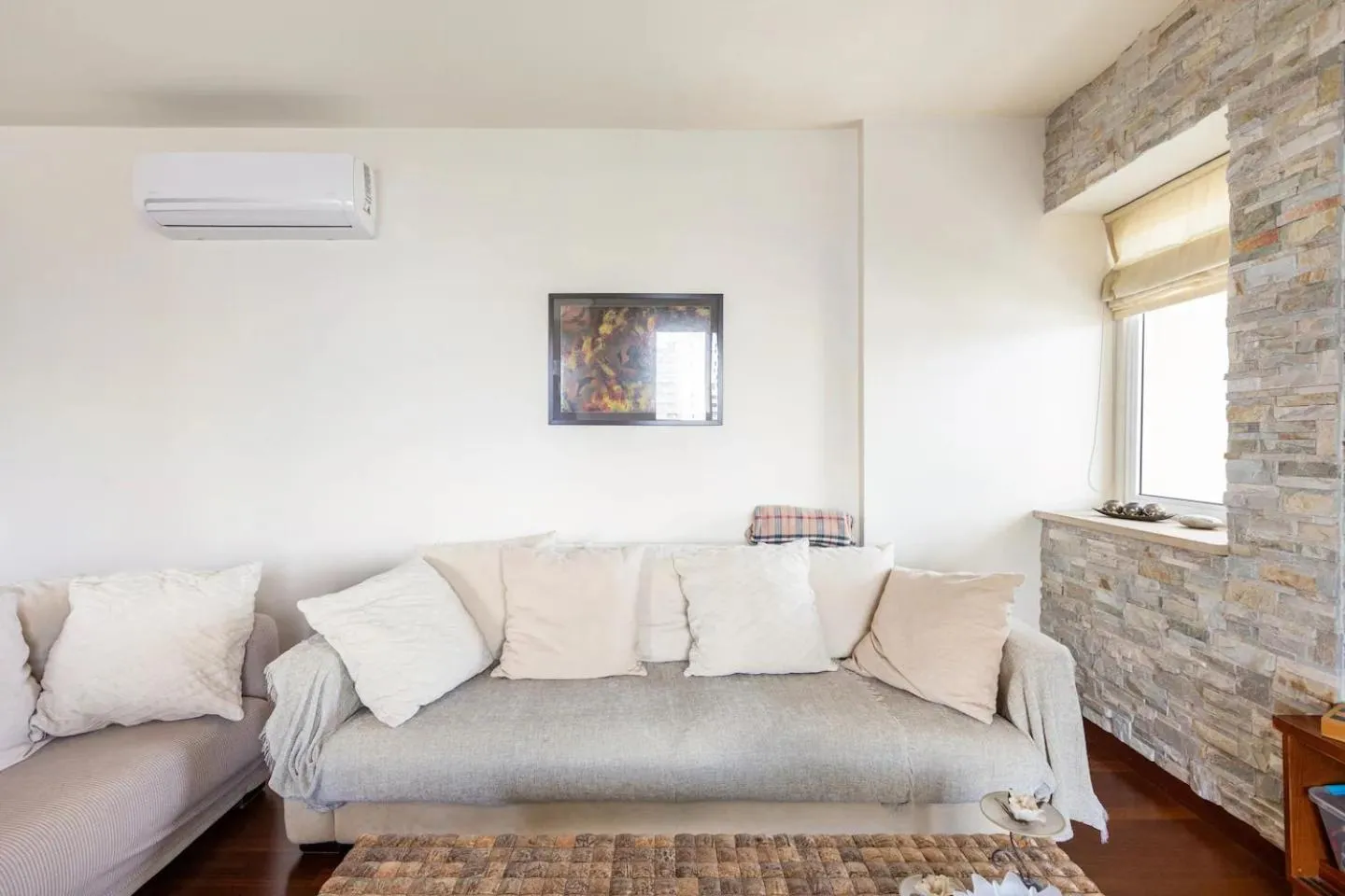Living room in Warm Residence in the heart of the City Center - Balcony & view