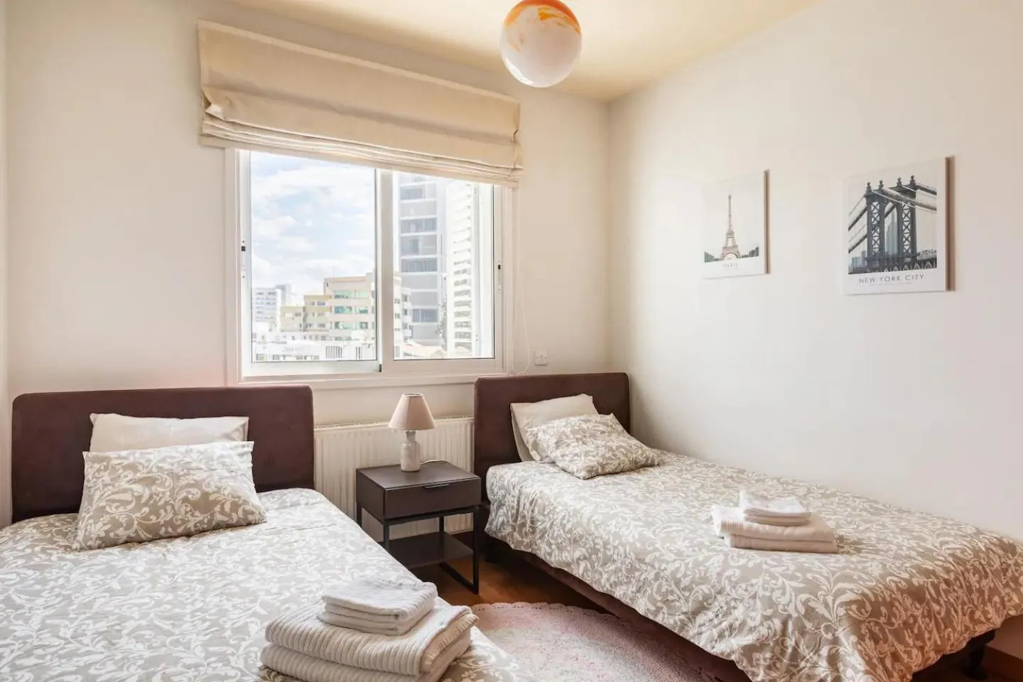 Bed in Warm Residence in the heart of the City Center - Balcony & view