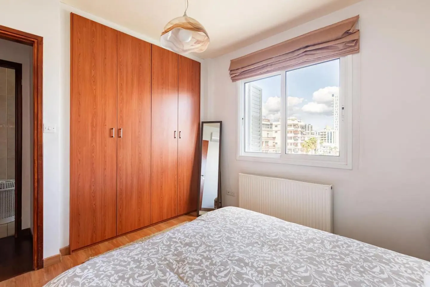 Bed in Warm Residence in the heart of the City Center - Balcony & view