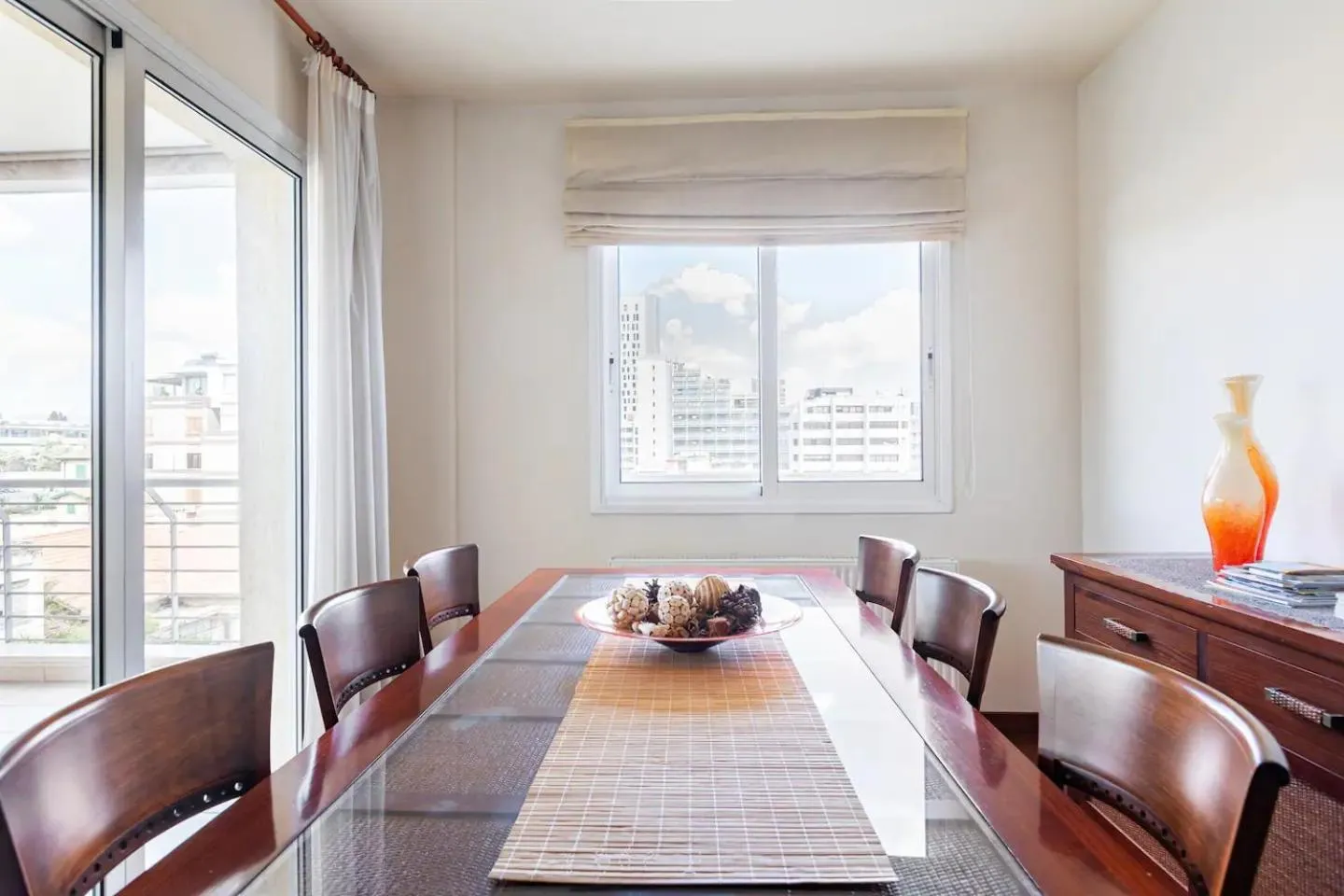 Living room in Warm Residence in the heart of the City Center - Balcony & view