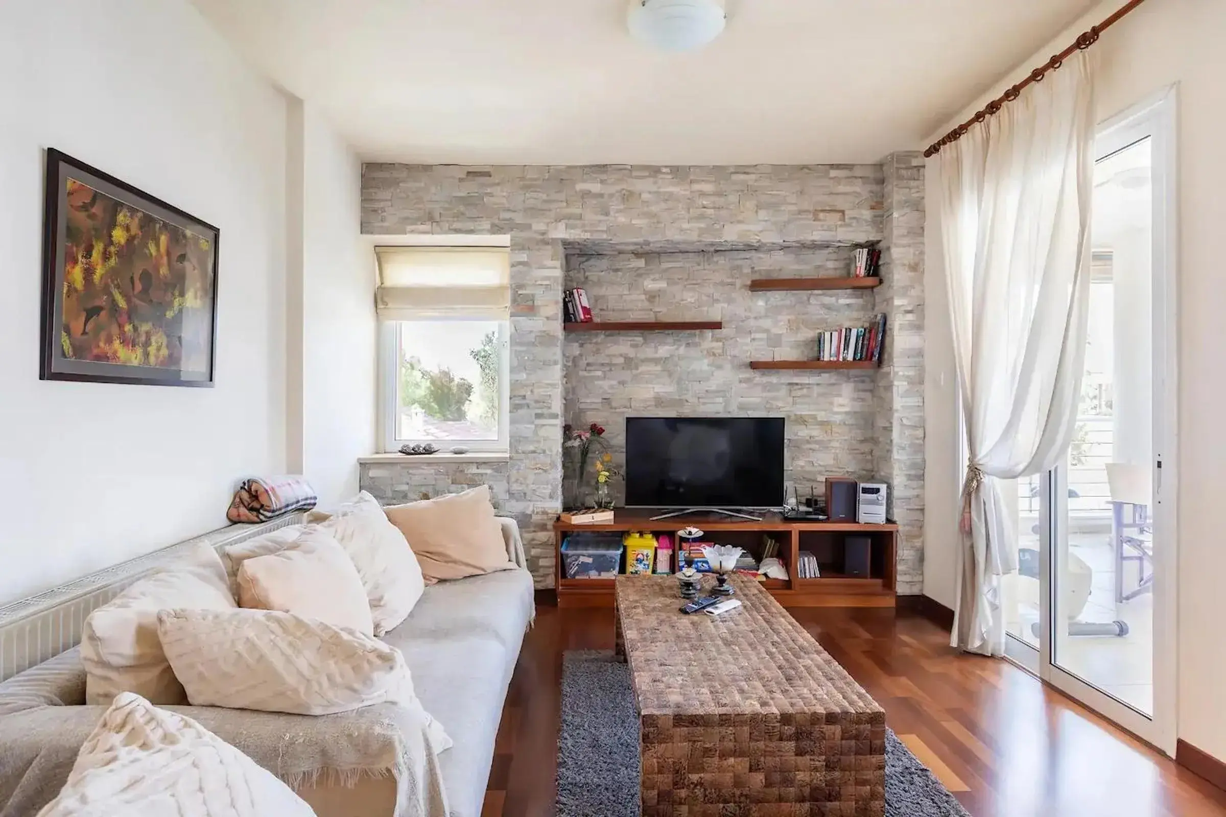 Warm Residence in the heart of the City Center - Balcony & view Warm Residence in the heart of the City Center - Balcony & view