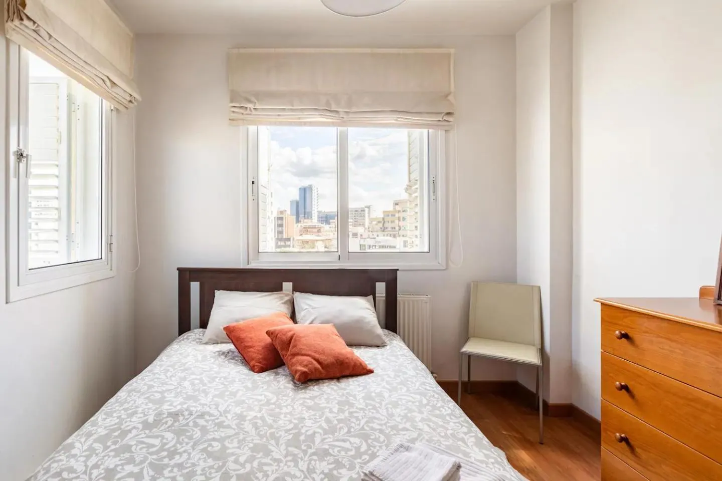 Bed in Warm Residence in the heart of the City Center - Balcony & view