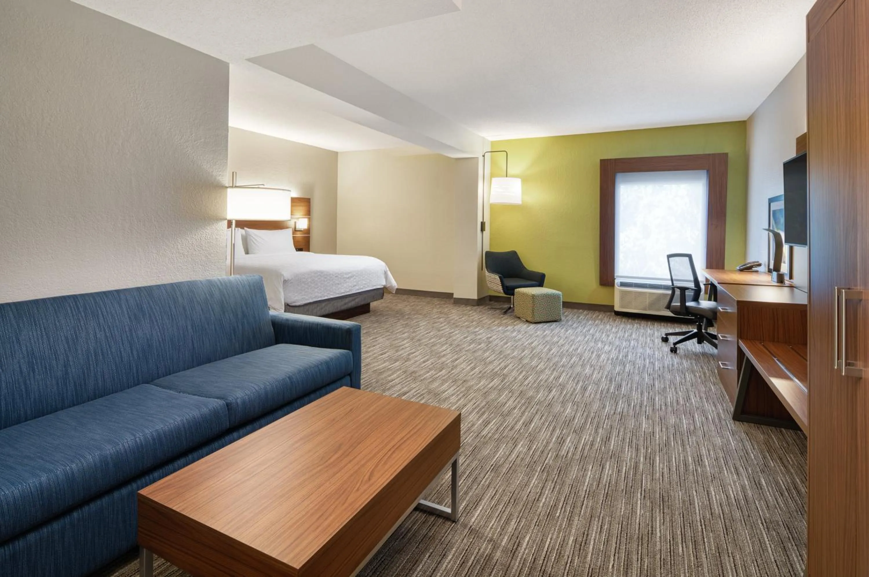 Photo of the whole room, Bed in Holiday Inn Express Statesboro by IHG