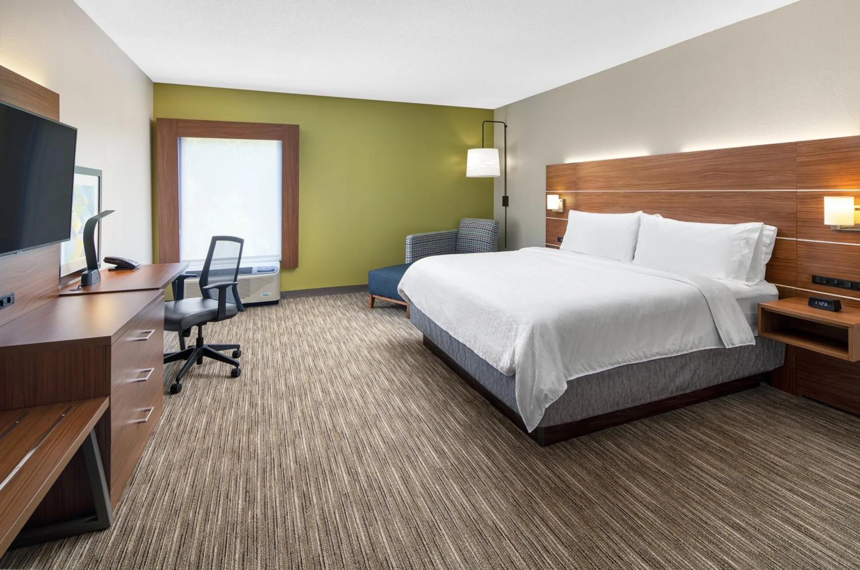 Photo of the whole room, Bed in Holiday Inn Express Statesboro by IHG
