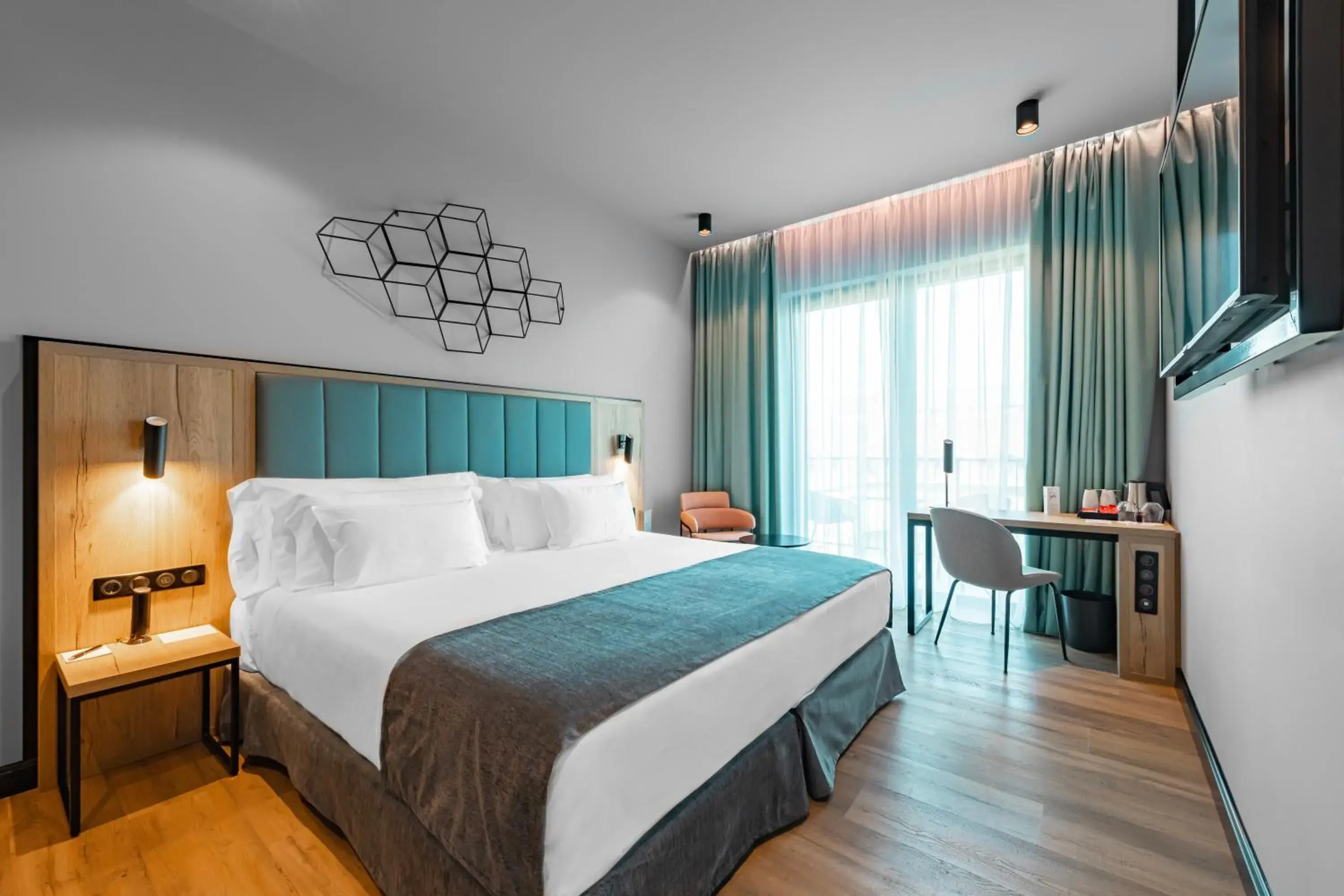 TV and multimedia, Bed in Barceló Budapest TV and multimedia, Bed in Barceló Budapest