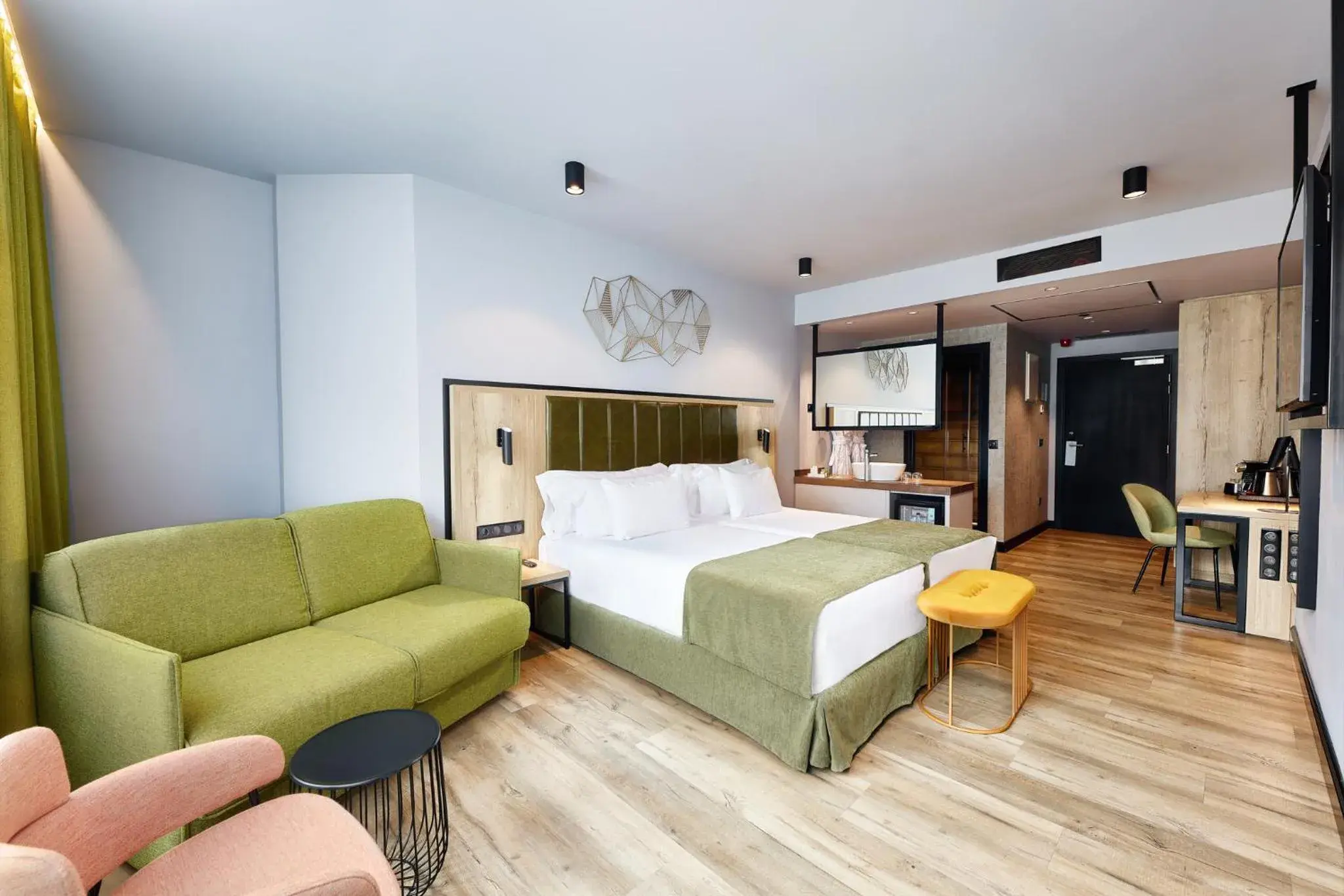 Photo of the whole room, Bed in Barceló Budapest Photo of the whole room, Bed in Barceló Budapest