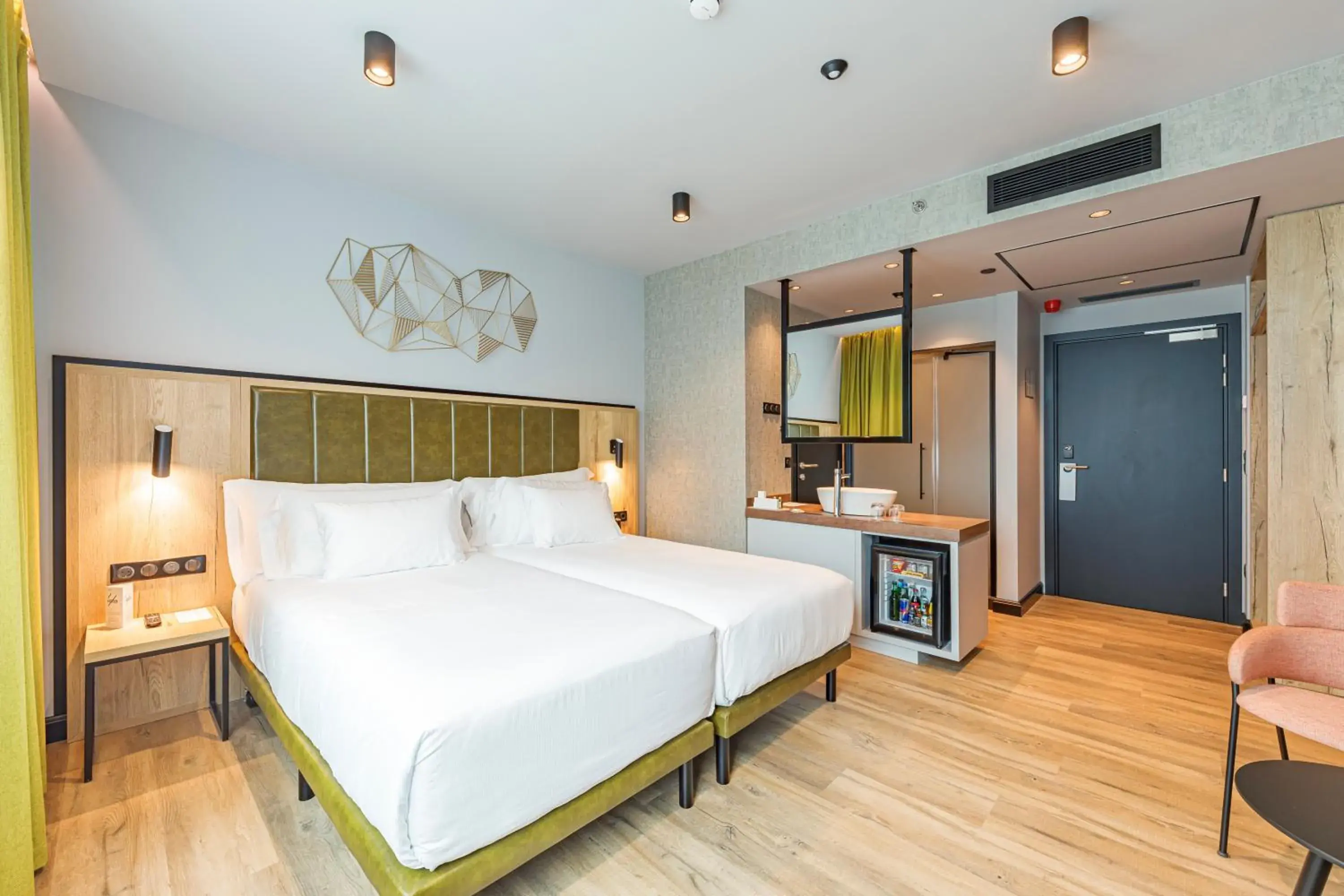 Photo of the whole room, Bed in Barceló Budapest Photo of the whole room, Bed in Barceló Budapest