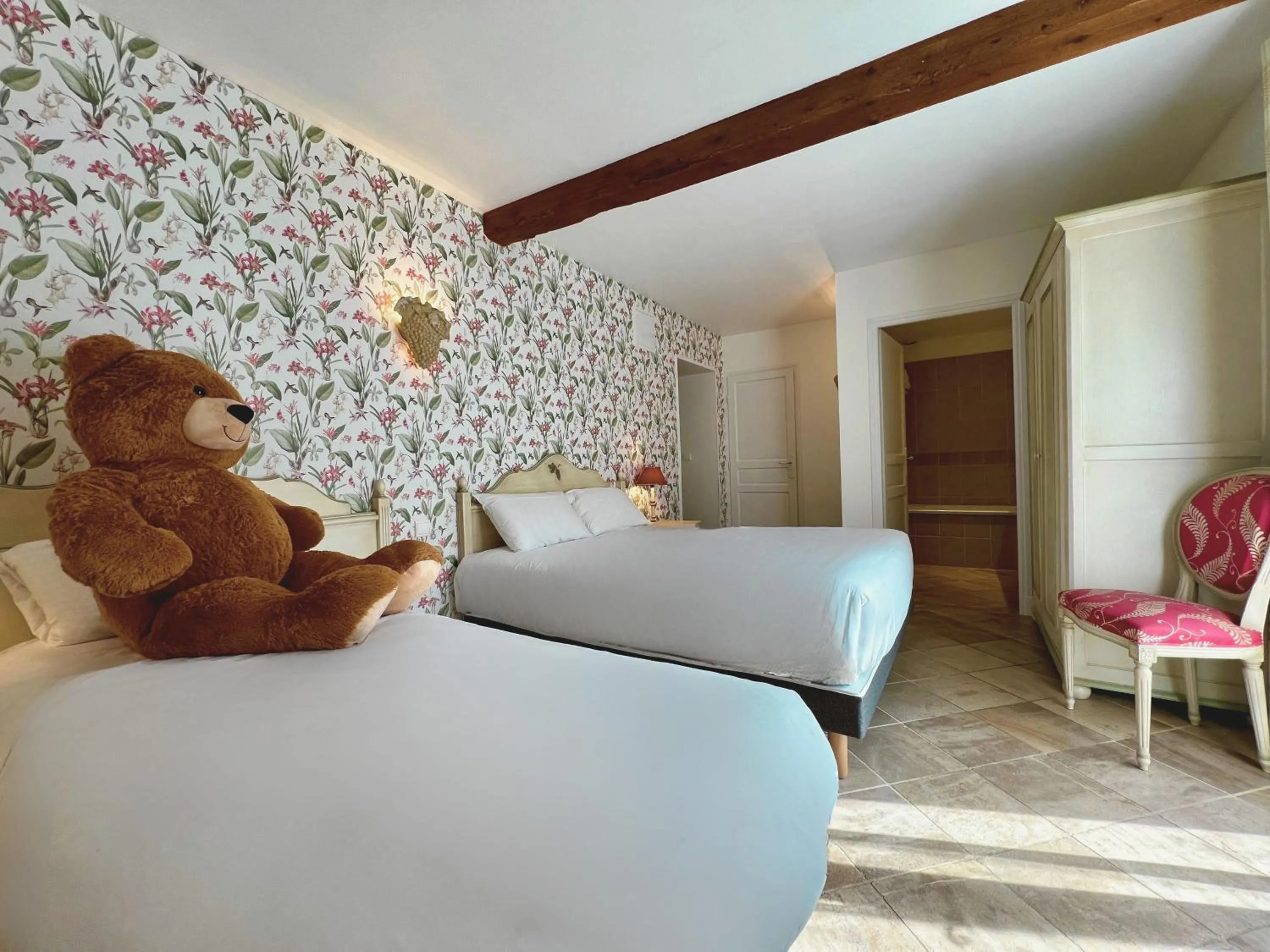 Photo of the whole room, Bed in Château de Challanges