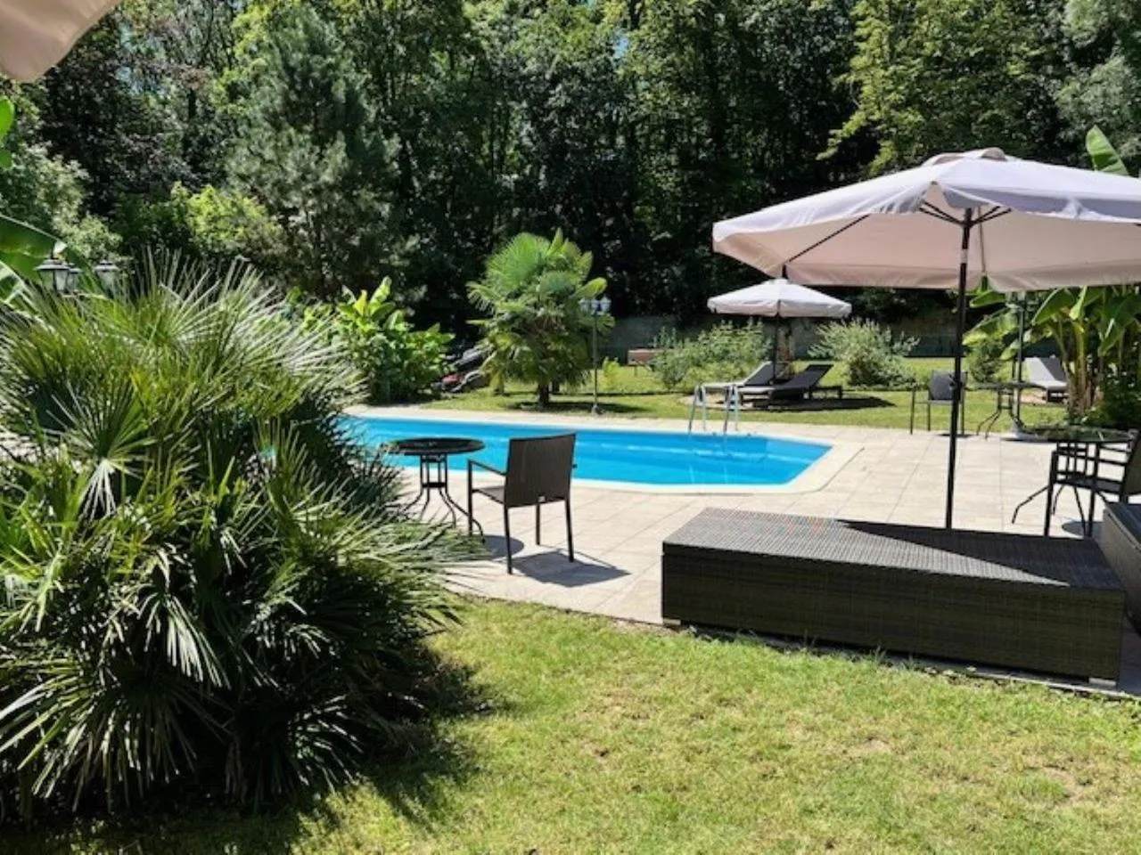 Garden view in Château de Challanges
