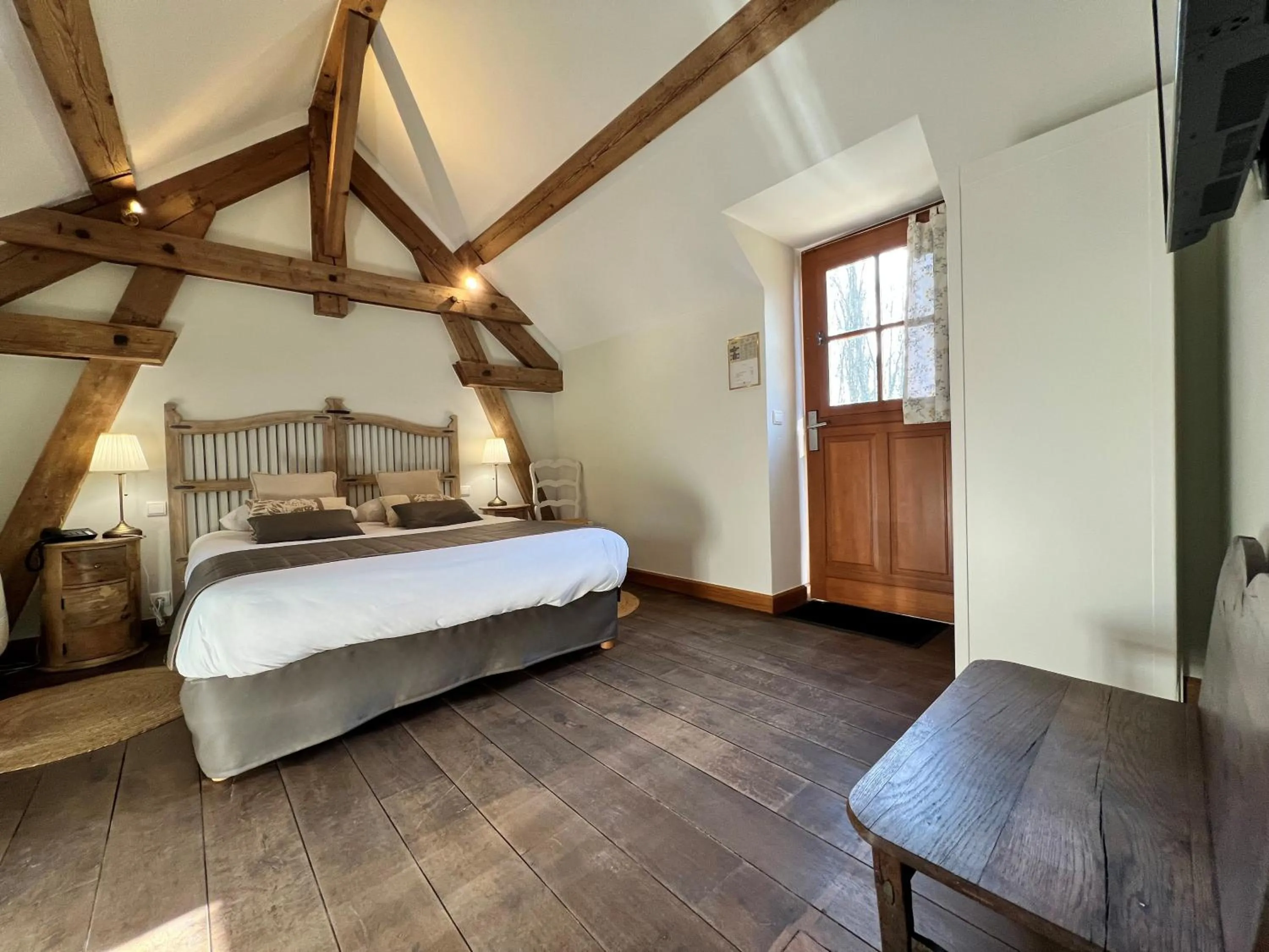 Pool view, Bed in Château de Challanges