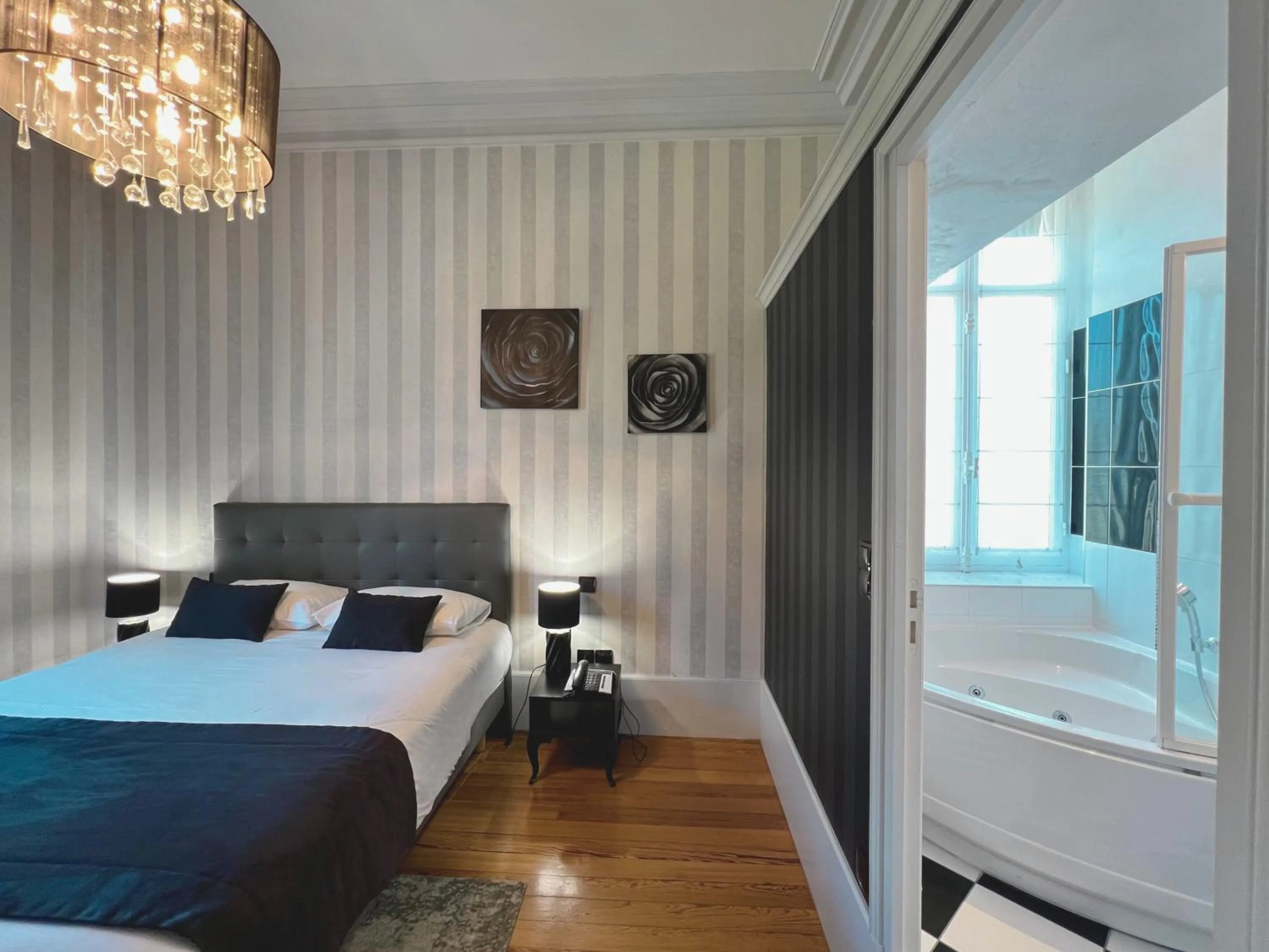 Bathroom, Bed in Château de Challanges