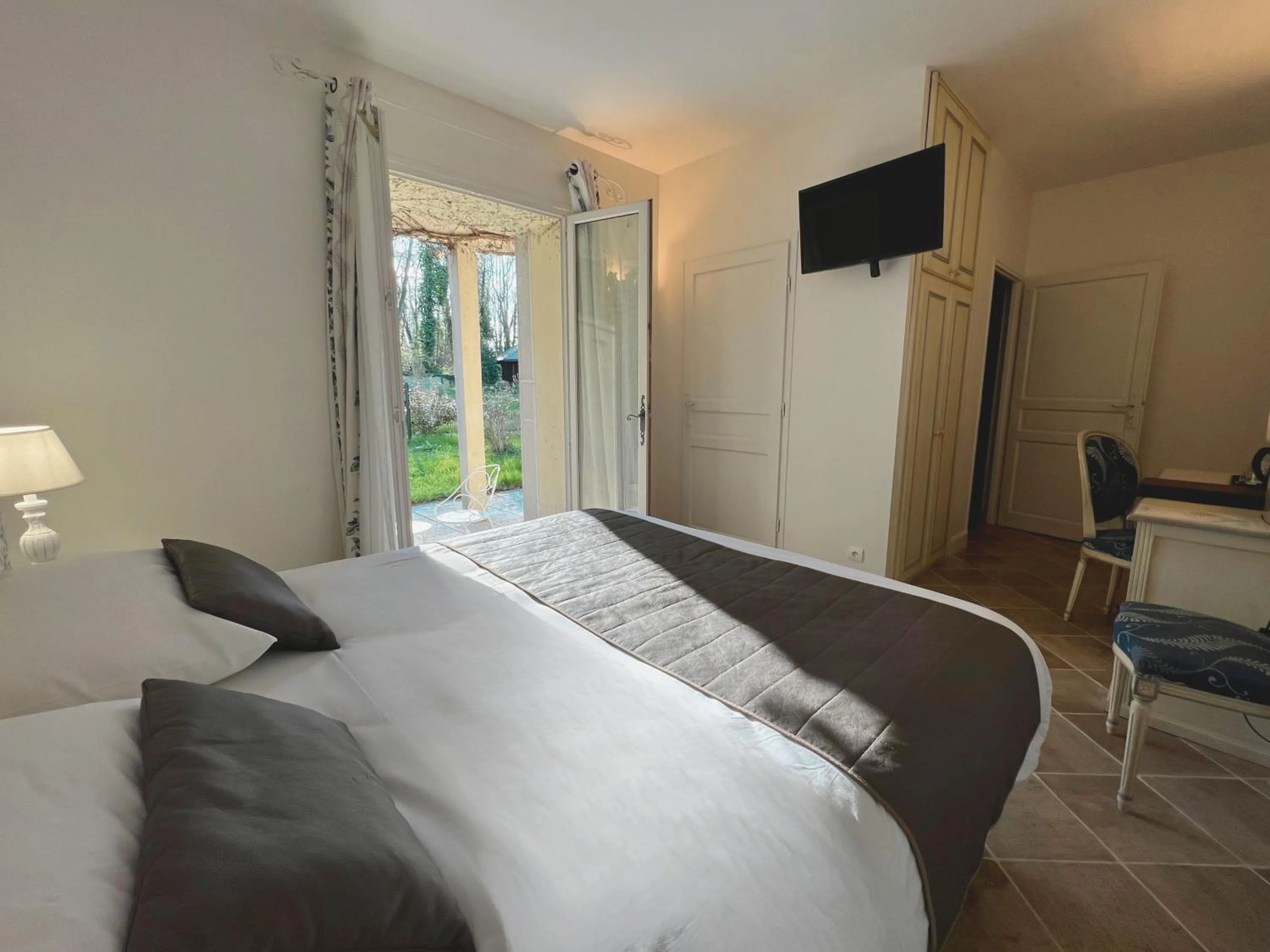 Garden view, Bed in Château de Challanges