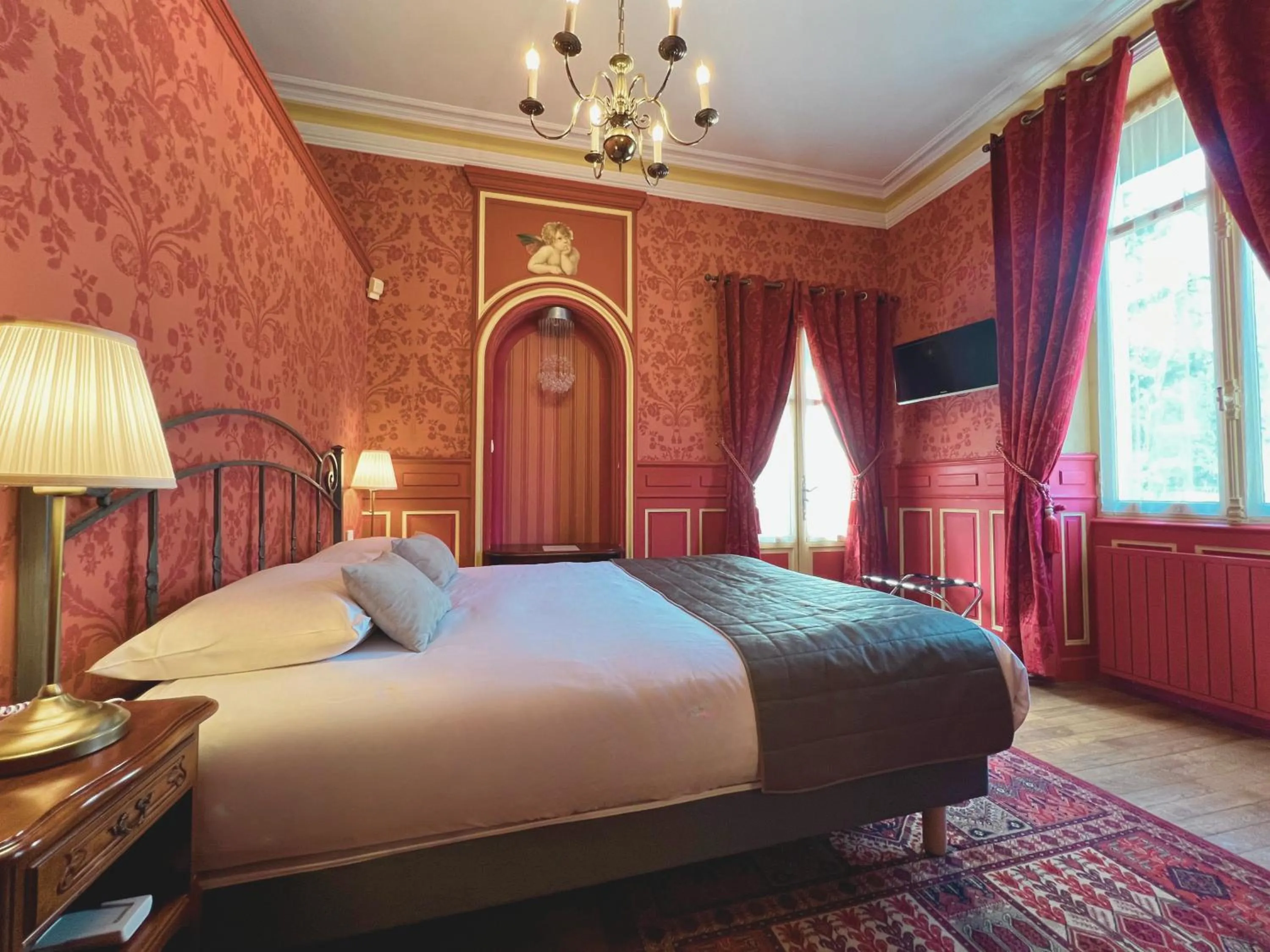 Bedroom, Bed in Château de Challanges