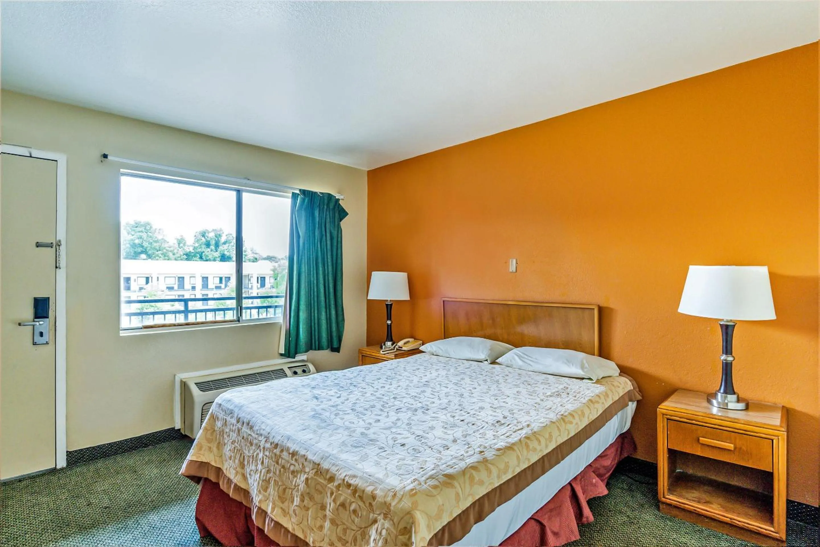 Bedroom, Bed in OYO Hotel Shreveport Airport North