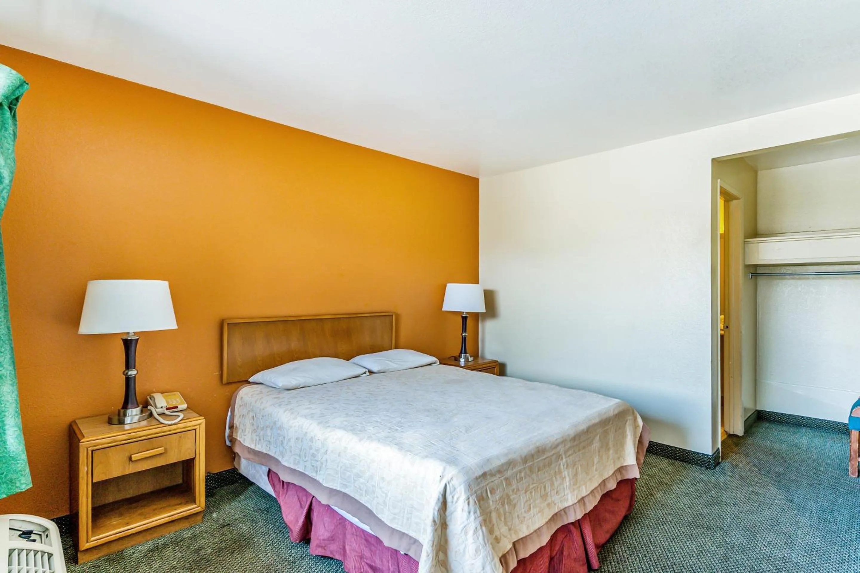 Bedroom, Bed in OYO Hotel Shreveport Airport North