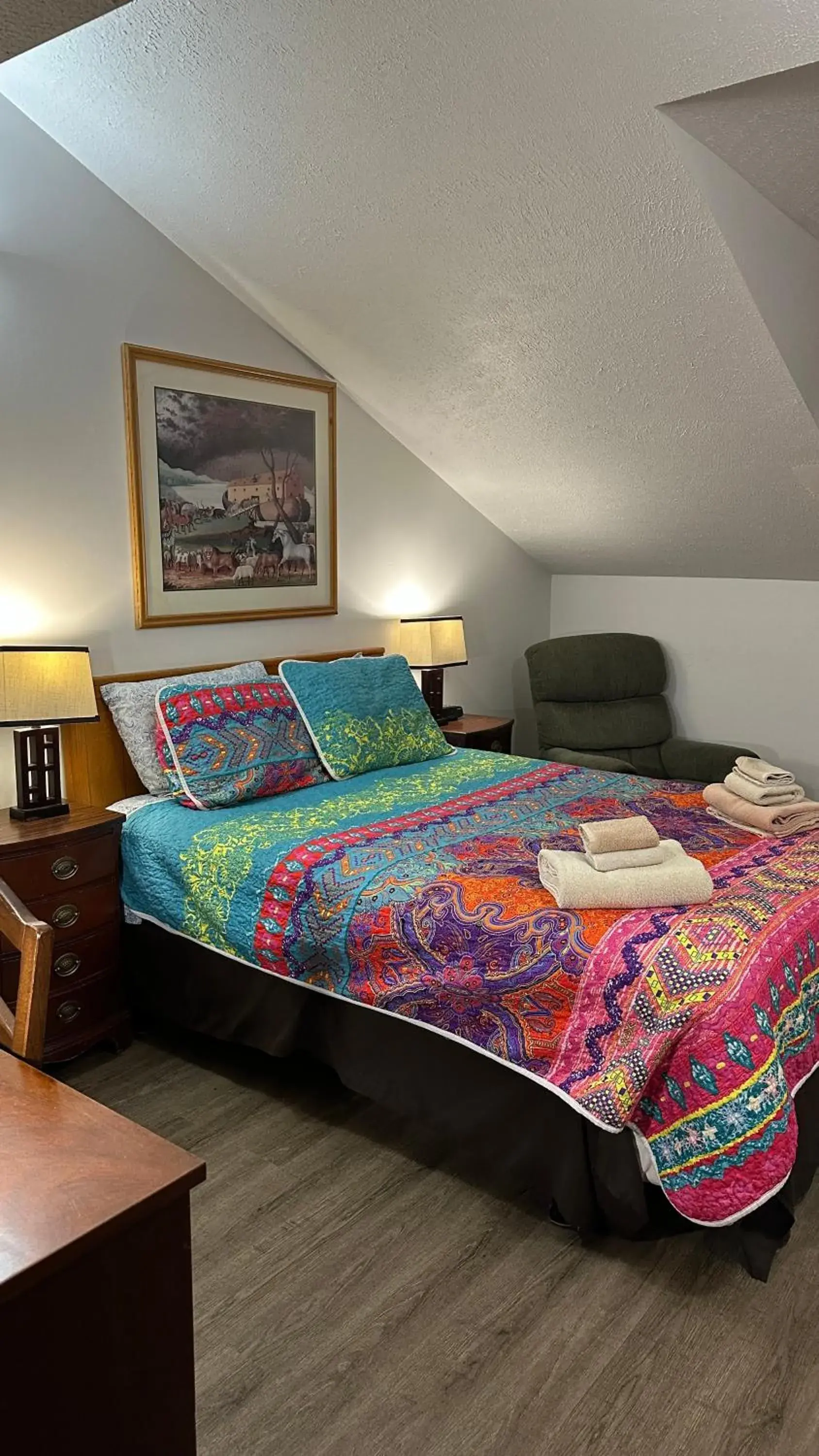 Bedroom, Bed in 7 Gables Inn & Suites Bedroom, Bed in 7 Gables Inn & Suites