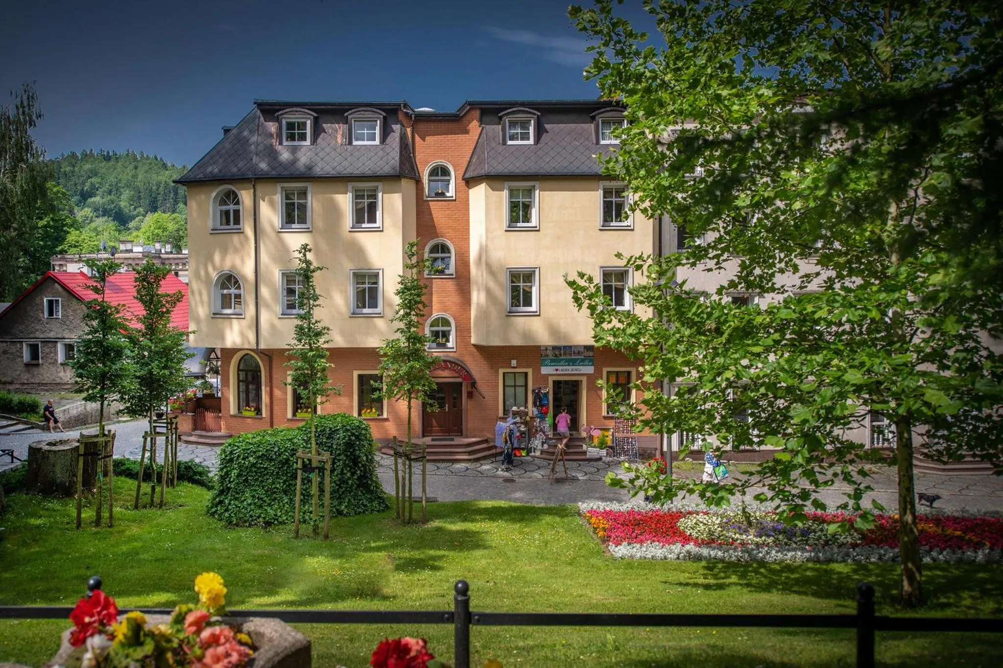 Property building in Willa Alexander