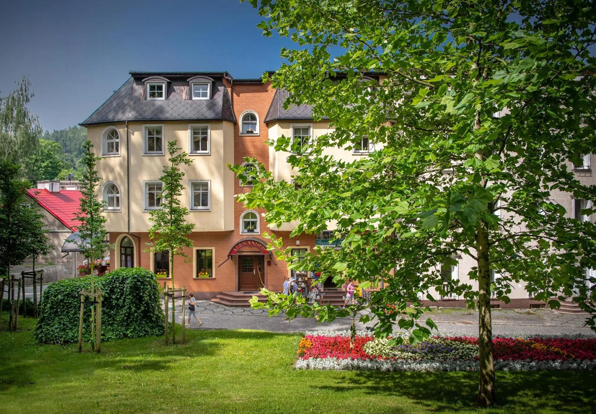 Property building in Willa Alexander