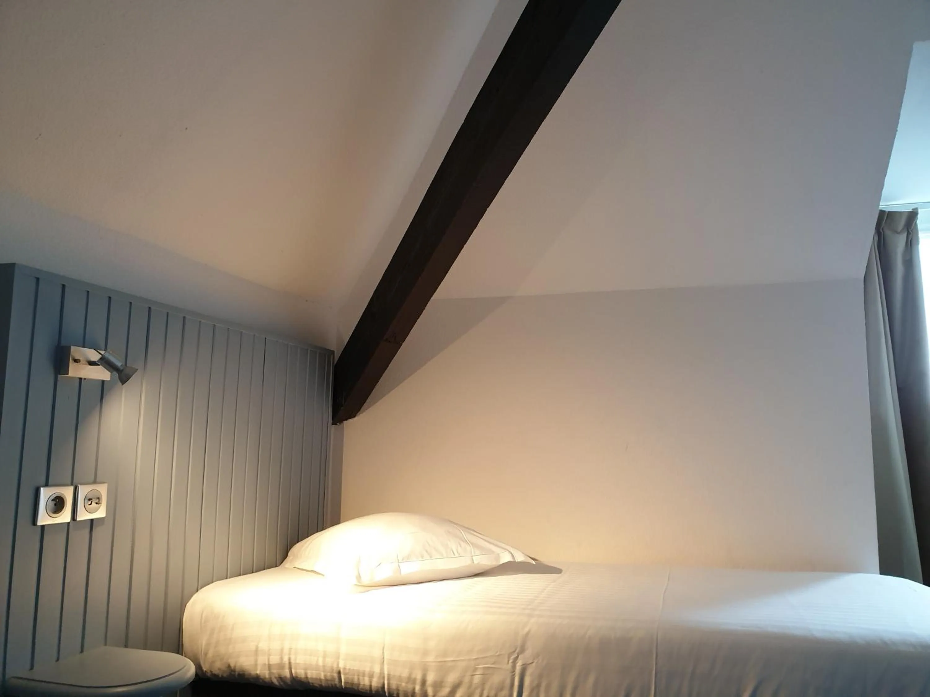 Bed in Grand Hôtel Abbatiale Bénodet, Originals Relais