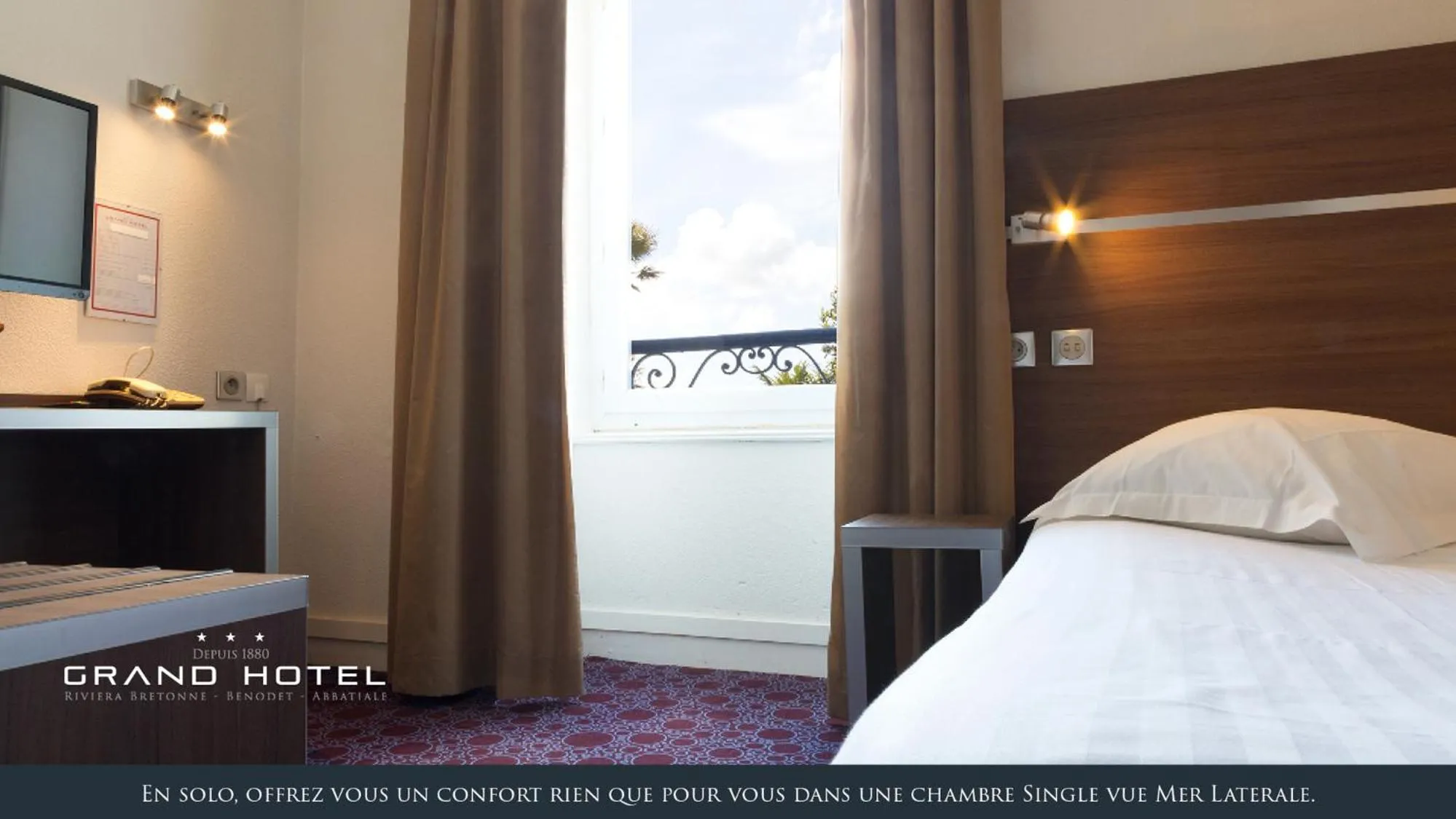 Bed in Grand Hôtel Abbatiale Bénodet, Originals Relais