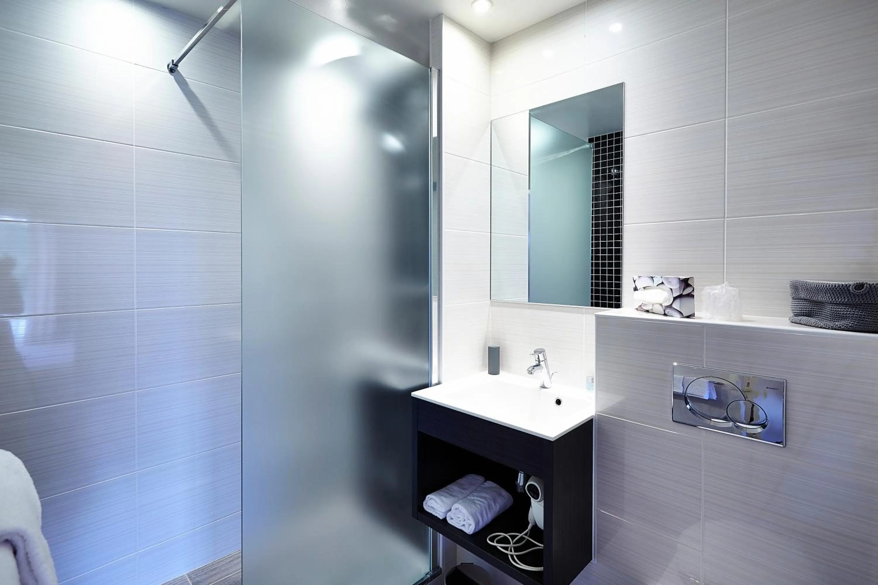 Shower in Hôtel du Golf Saint-Laurent