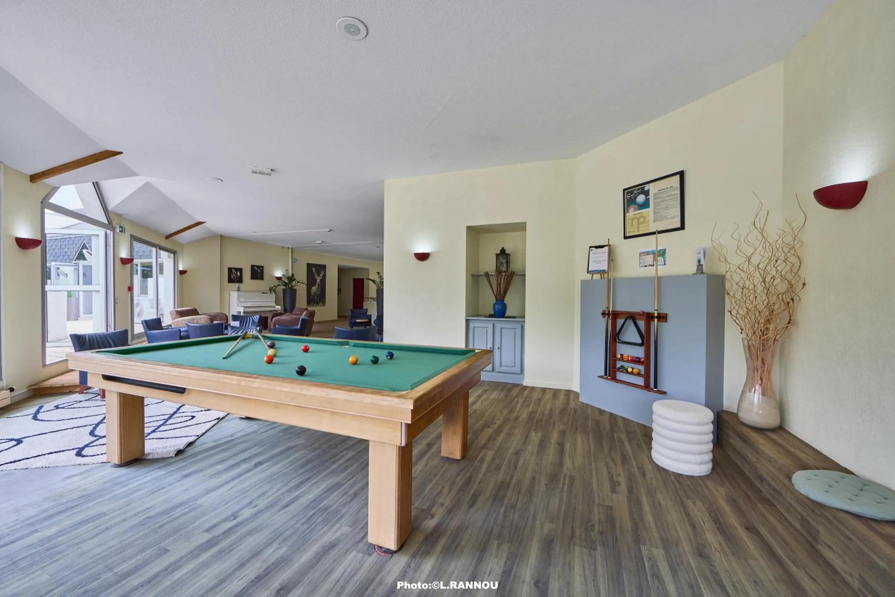 Billiard in Hôtel du Golf Saint-Laurent