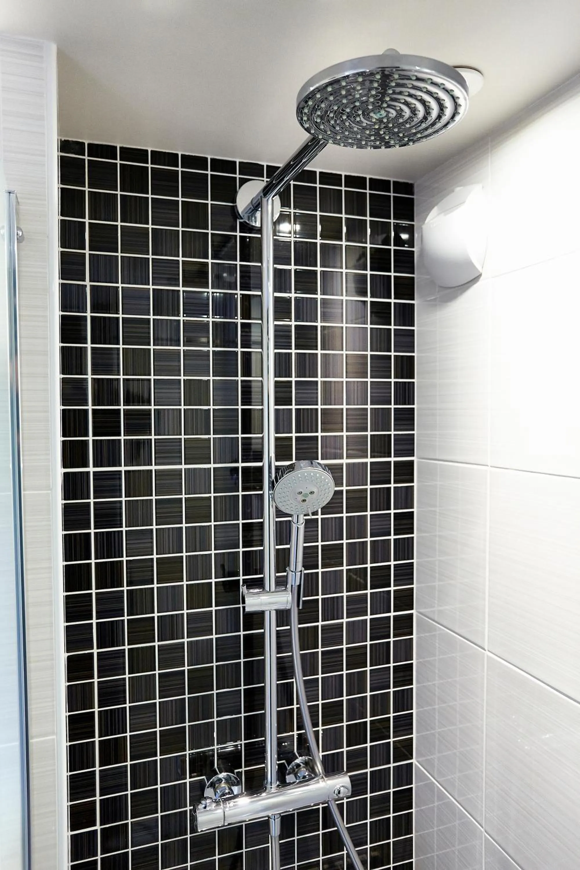 Shower in Hôtel du Golf Saint-Laurent