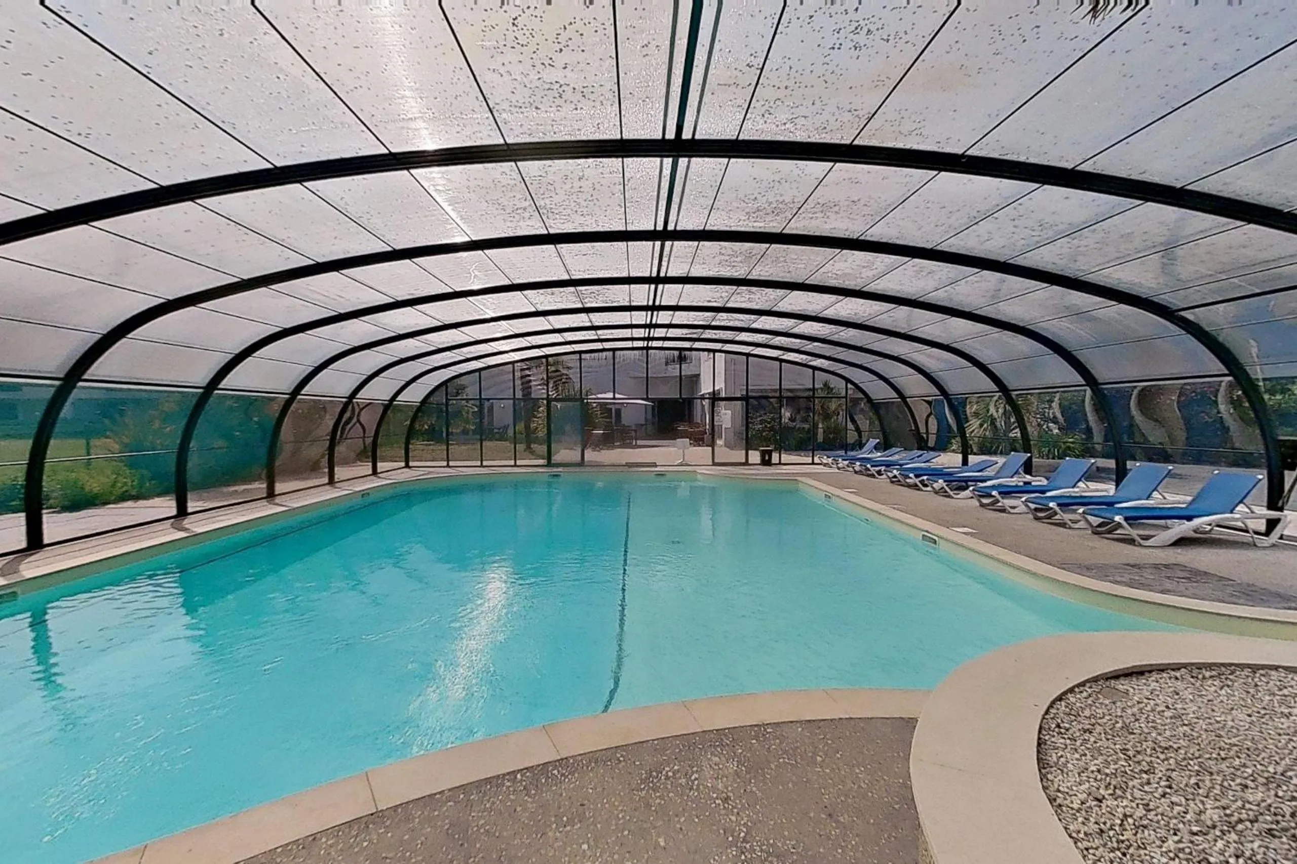 Swimming pool in Hôtel du Golf Saint-Laurent