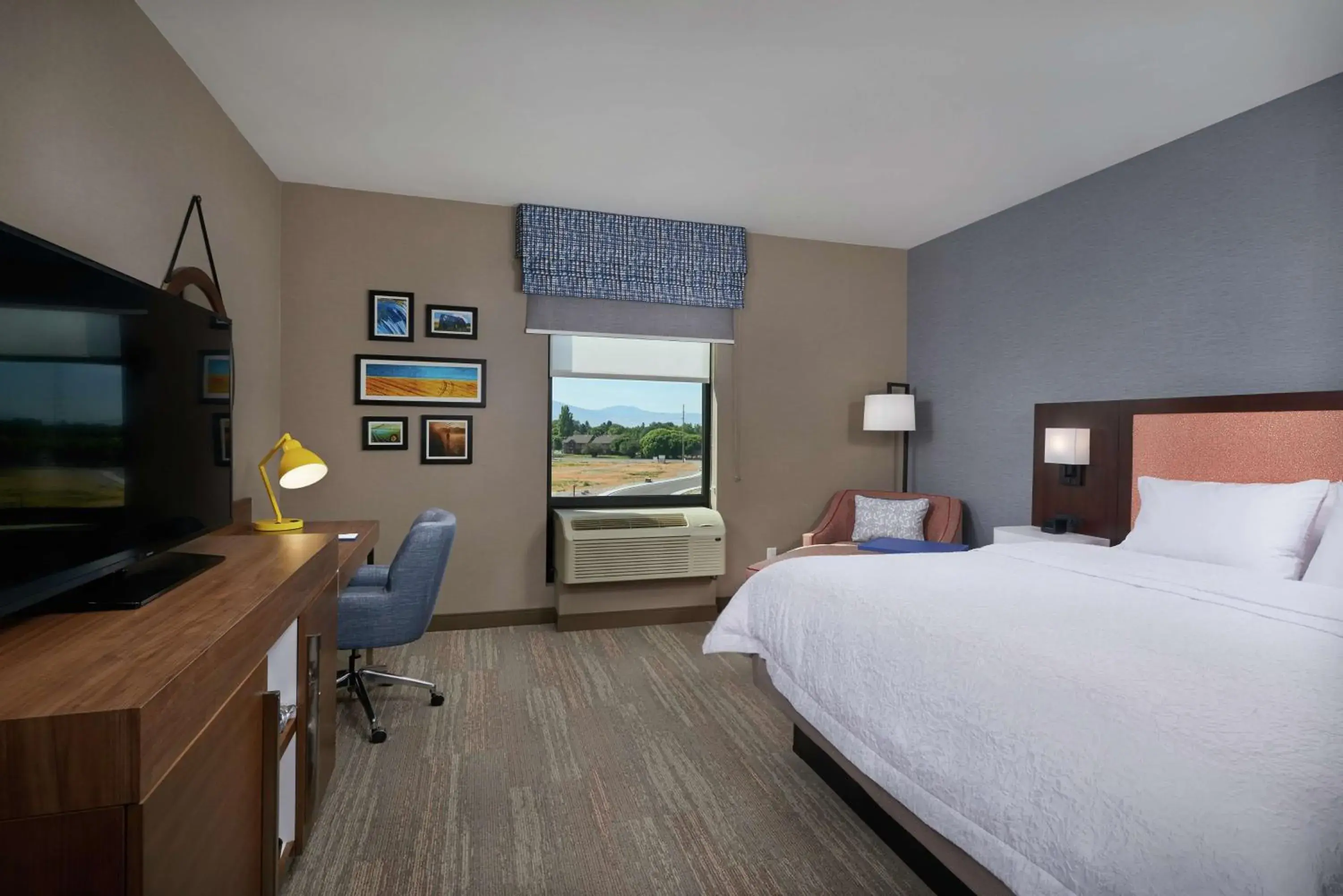 Bed in Hampton Inn Burley Bed in Hampton Inn Burley