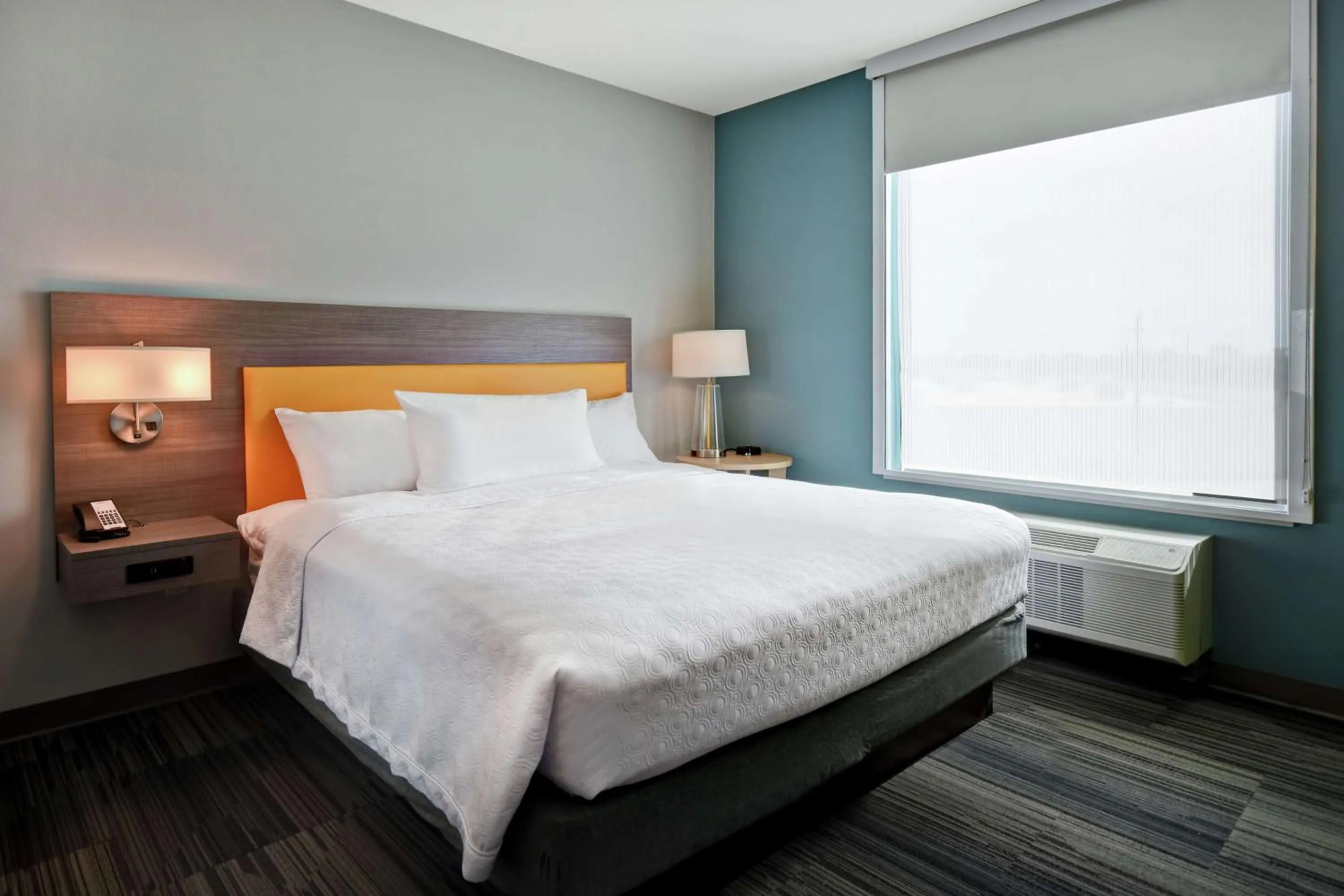 Bed in Home2 Suites By Hilton Shreveport