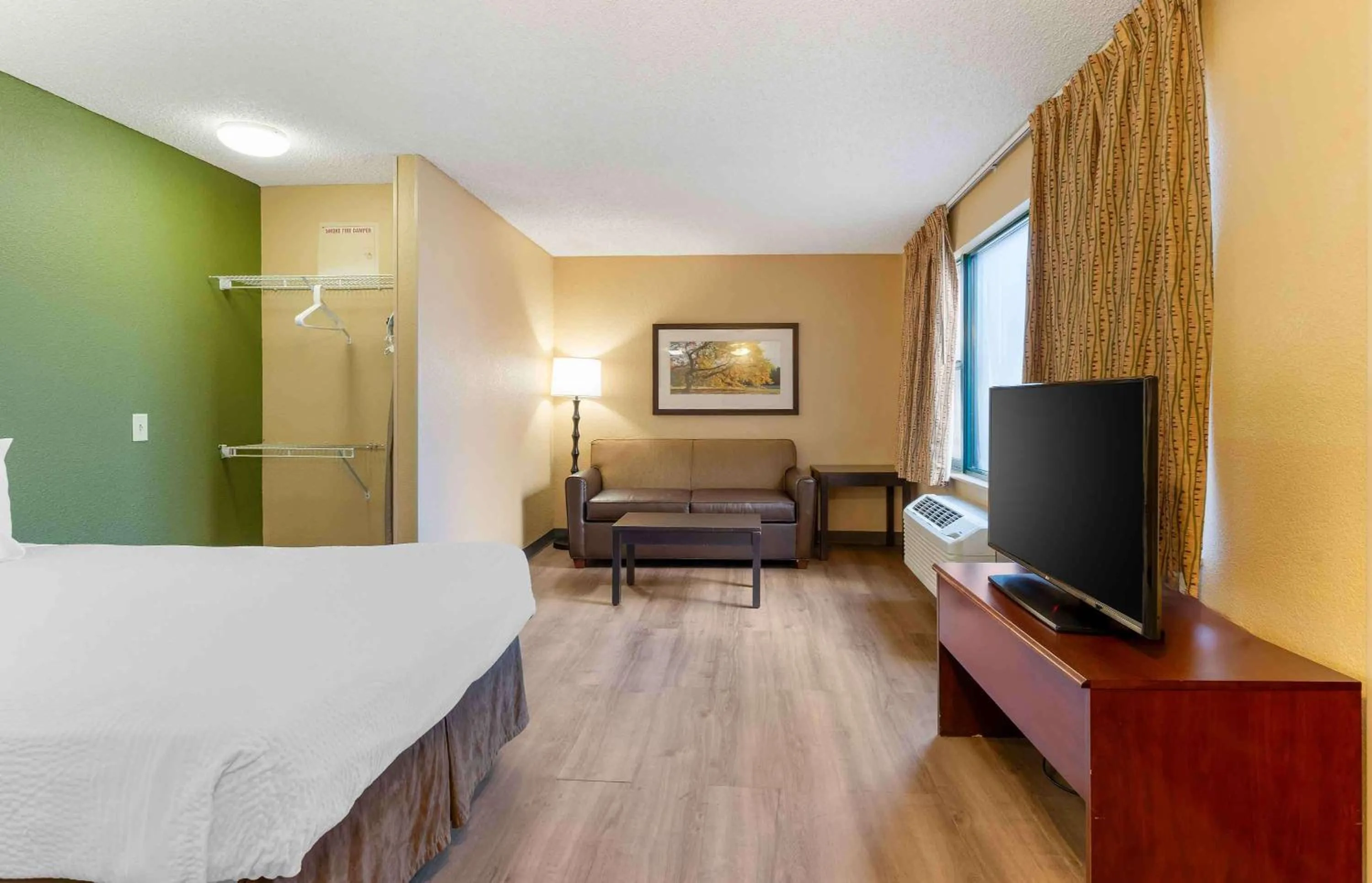 Bedroom, Bed in Extended Stay America Suites - Sacramento - Vacaville