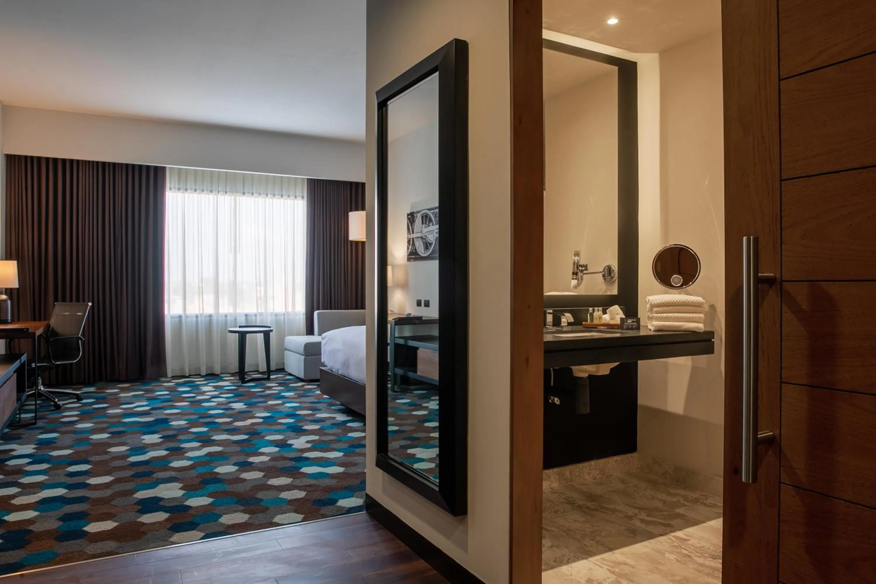 Public Bath, Bed in Doubletree By Hilton Celaya