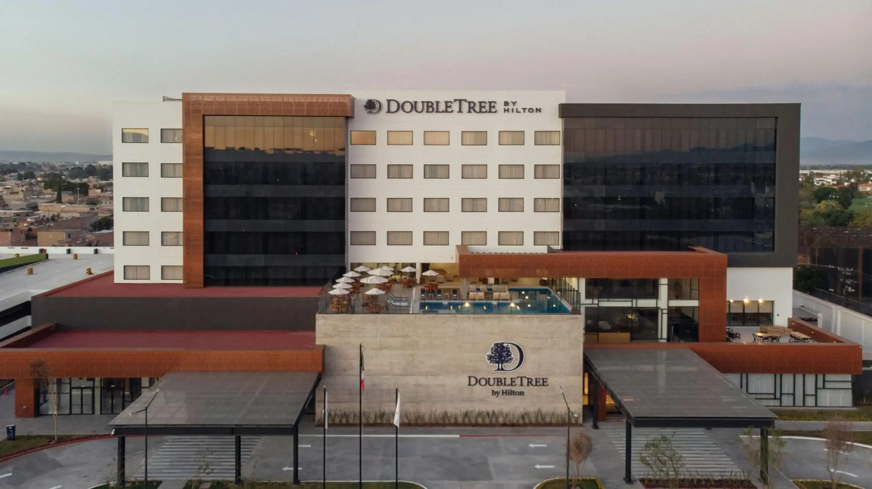 Property building in Doubletree By Hilton Celaya Property building in Doubletree By Hilton Celaya