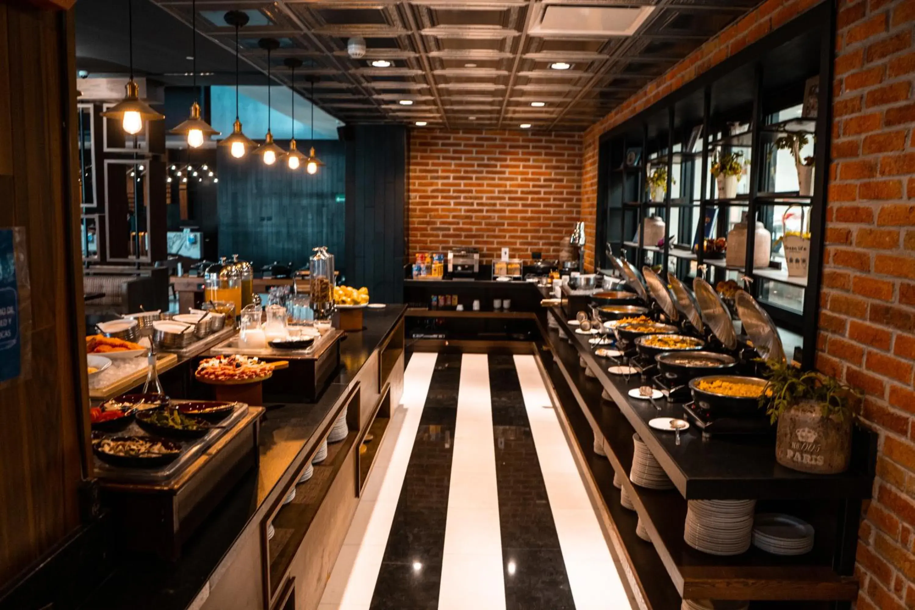 Restaurant/places to eat in Doubletree By Hilton Celaya Restaurant/places to eat in Doubletree By Hilton Celaya