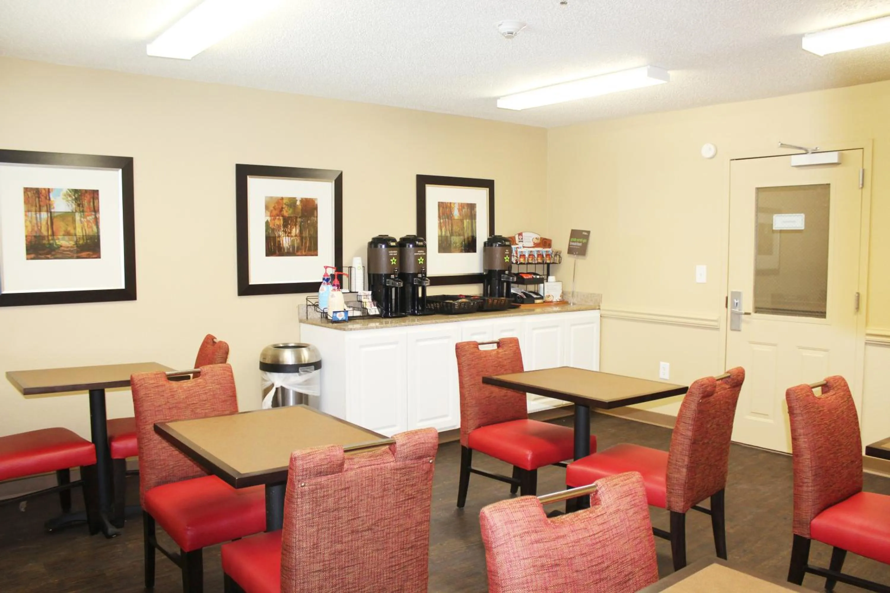 Food and drinks in Extended Stay America Suites - Chesapeake - Greenbrier Circle