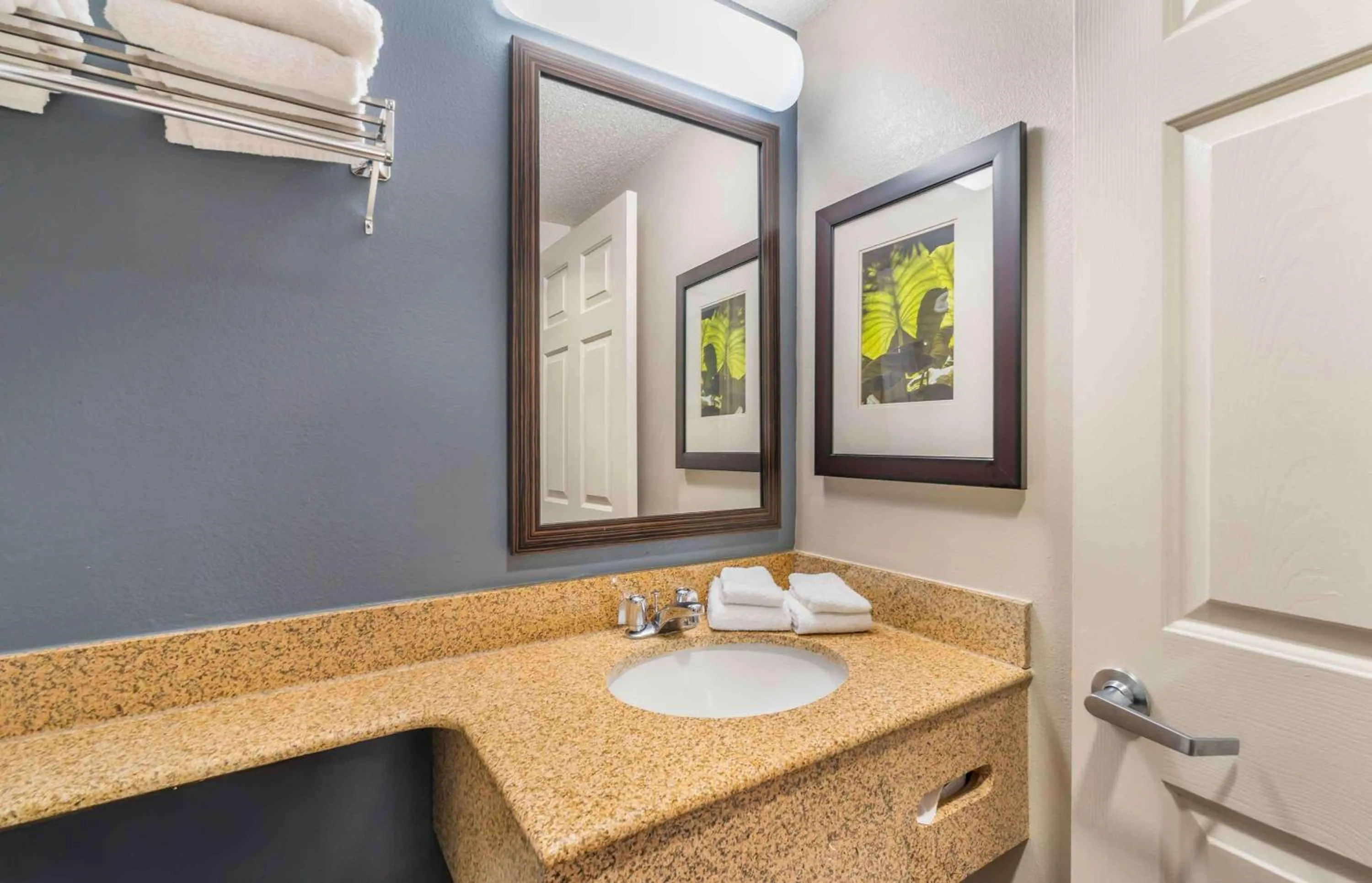 Bathroom in Extended Stay America Suites - Chesapeake - Greenbrier Circle