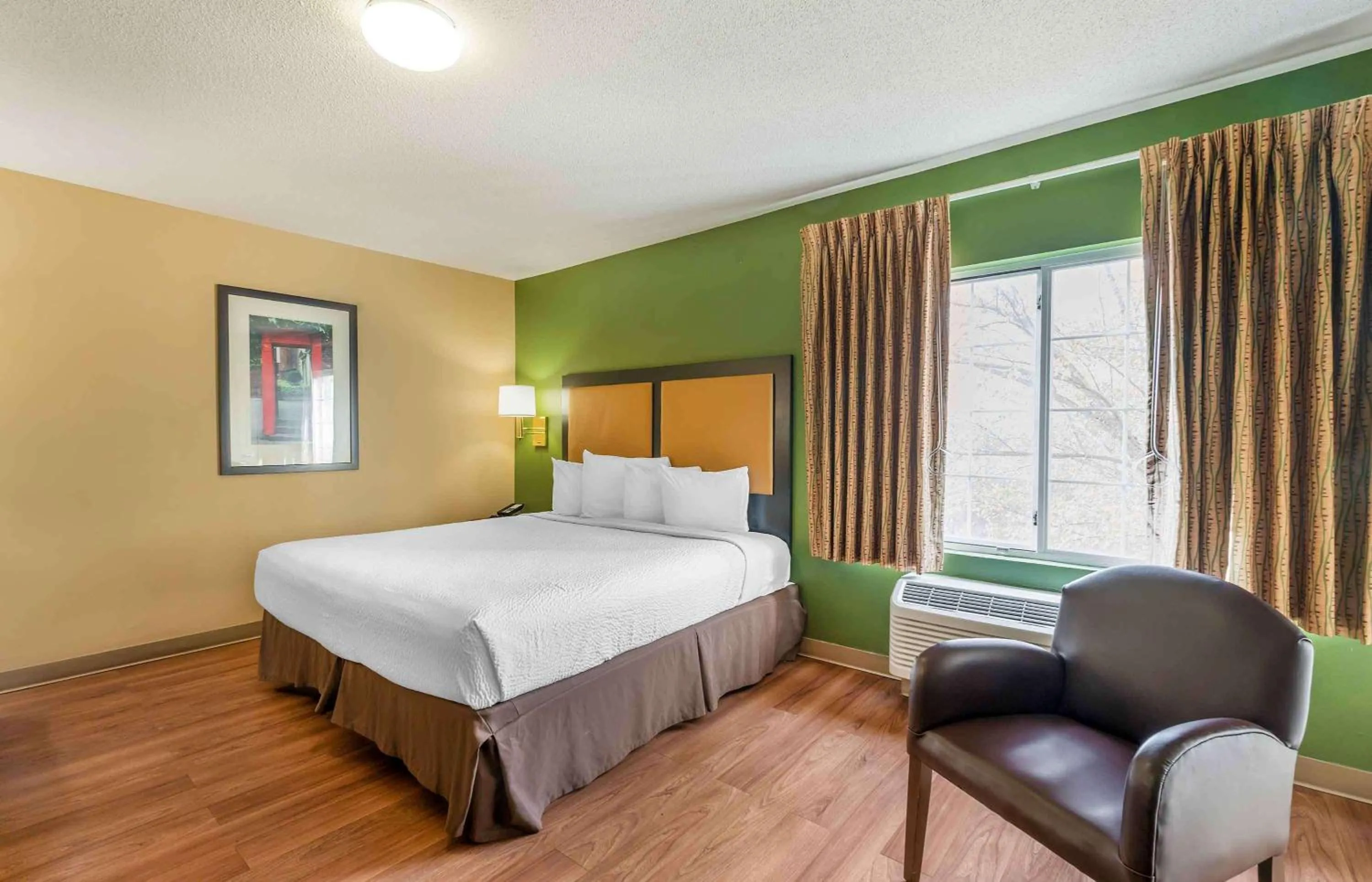 Bedroom, Bed in Extended Stay America Suites - Chesapeake - Greenbrier Circle